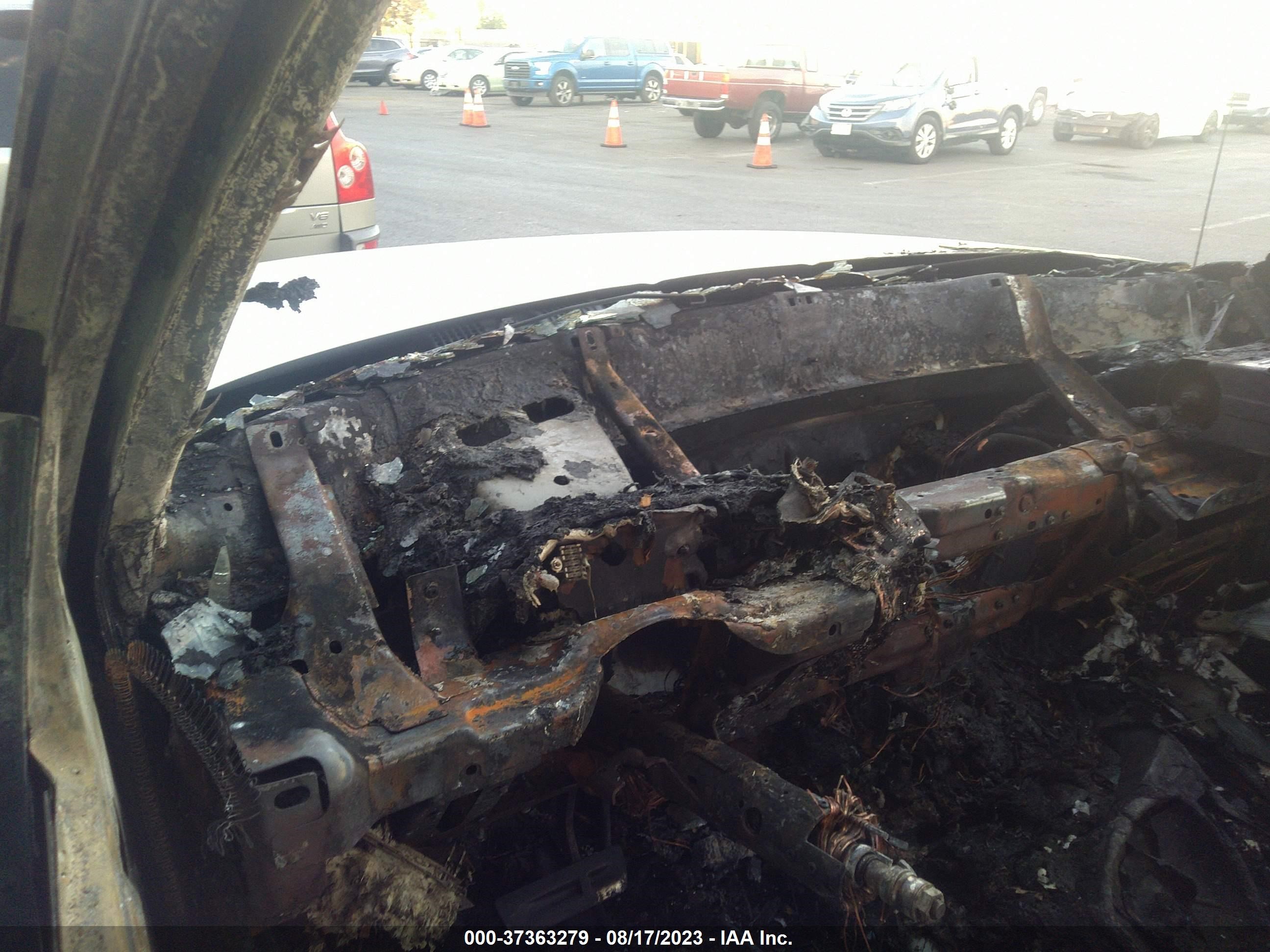 Photo 6 VIN: 3B7KC23Z1YG137929 - DODGE RAM 