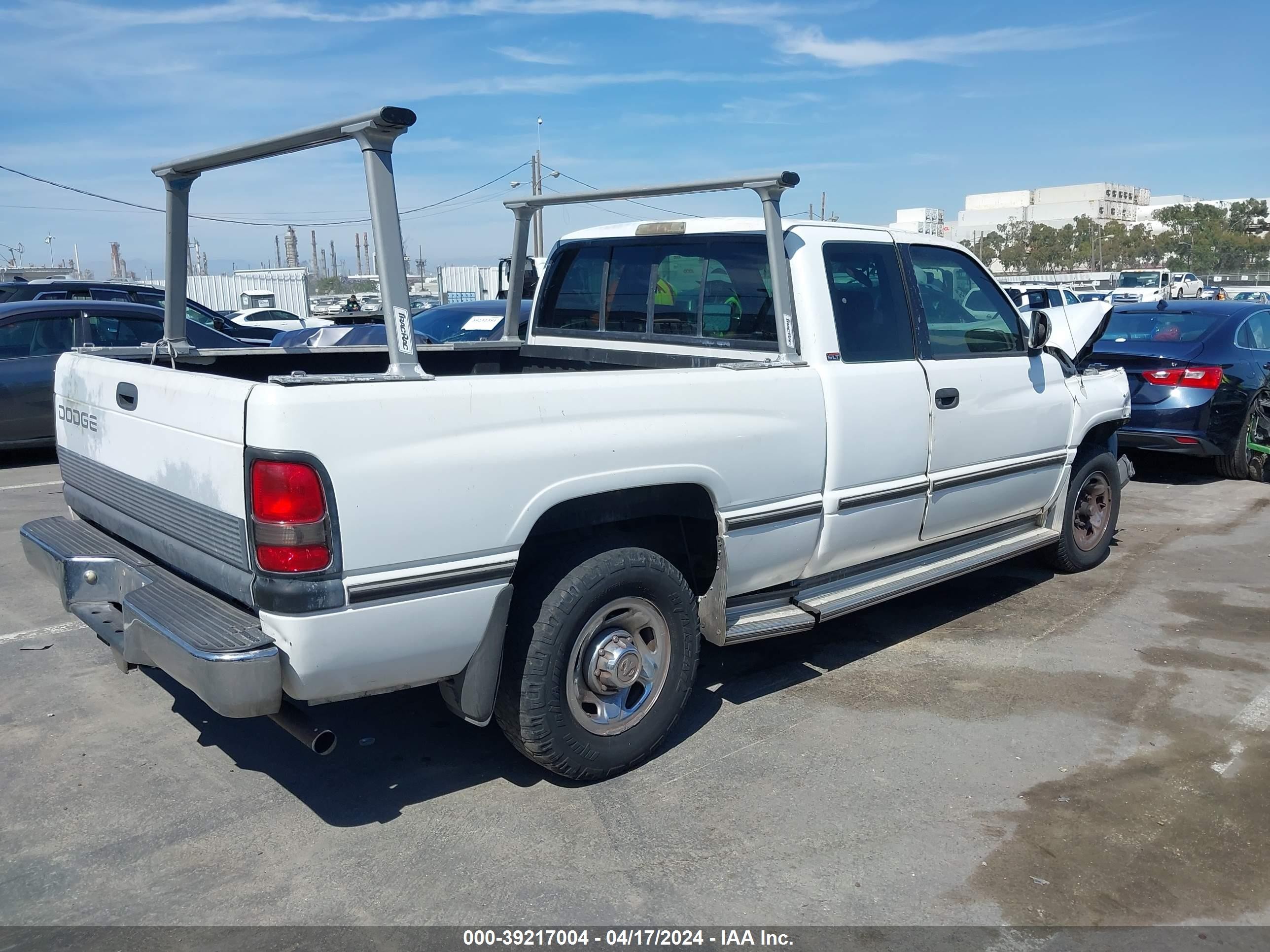 Photo 3 VIN: 3B7KC23Z4SM173509 - DODGE RAM 