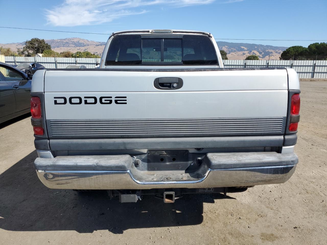 Photo 5 VIN: 3B7KC23Z8YG152640 - DODGE RAM 