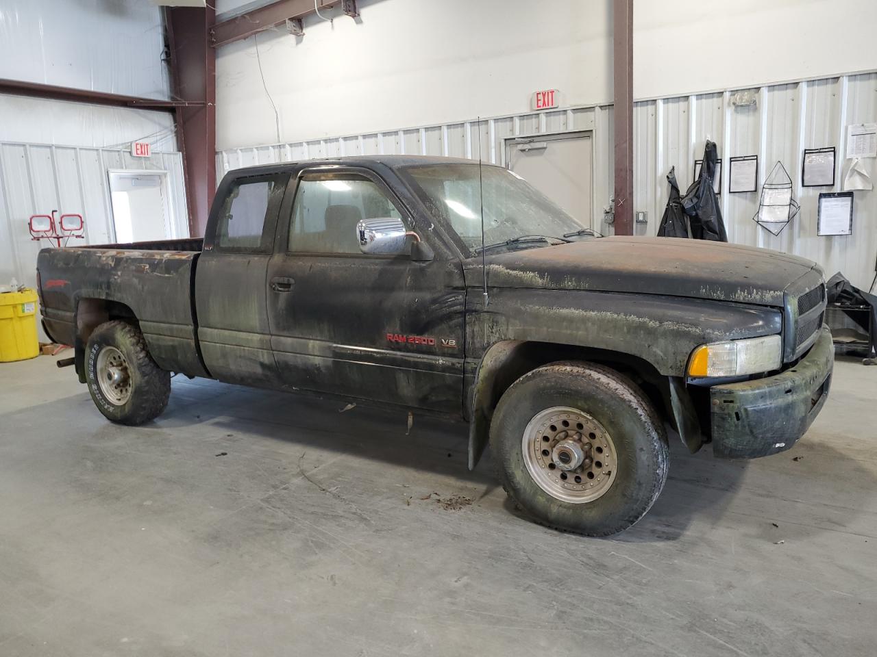 Photo 3 VIN: 3B7KC23Z9TM104090 - DODGE RAM 