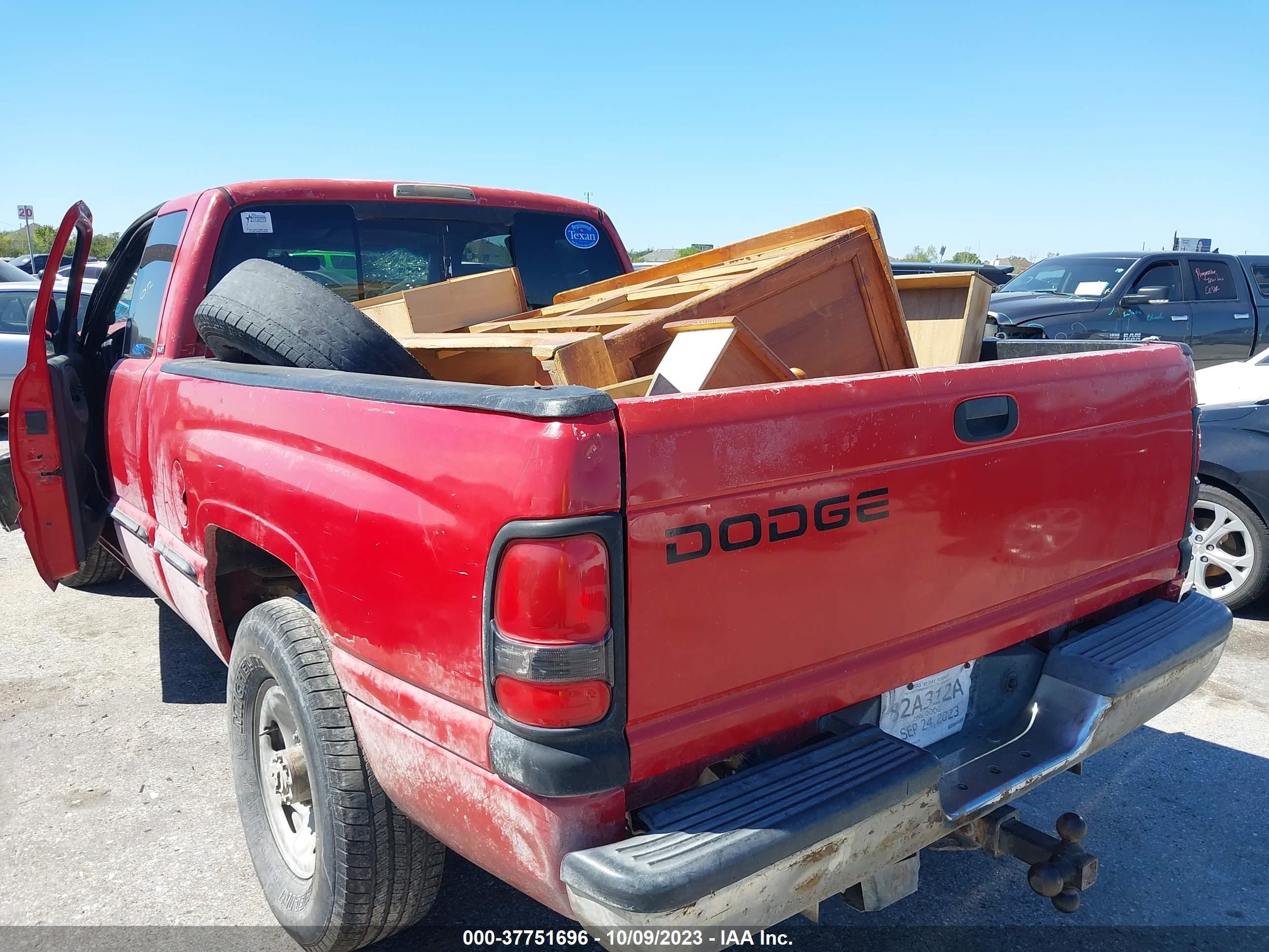 Photo 2 VIN: 3B7KC23ZXXG242239 - DODGE RAM 