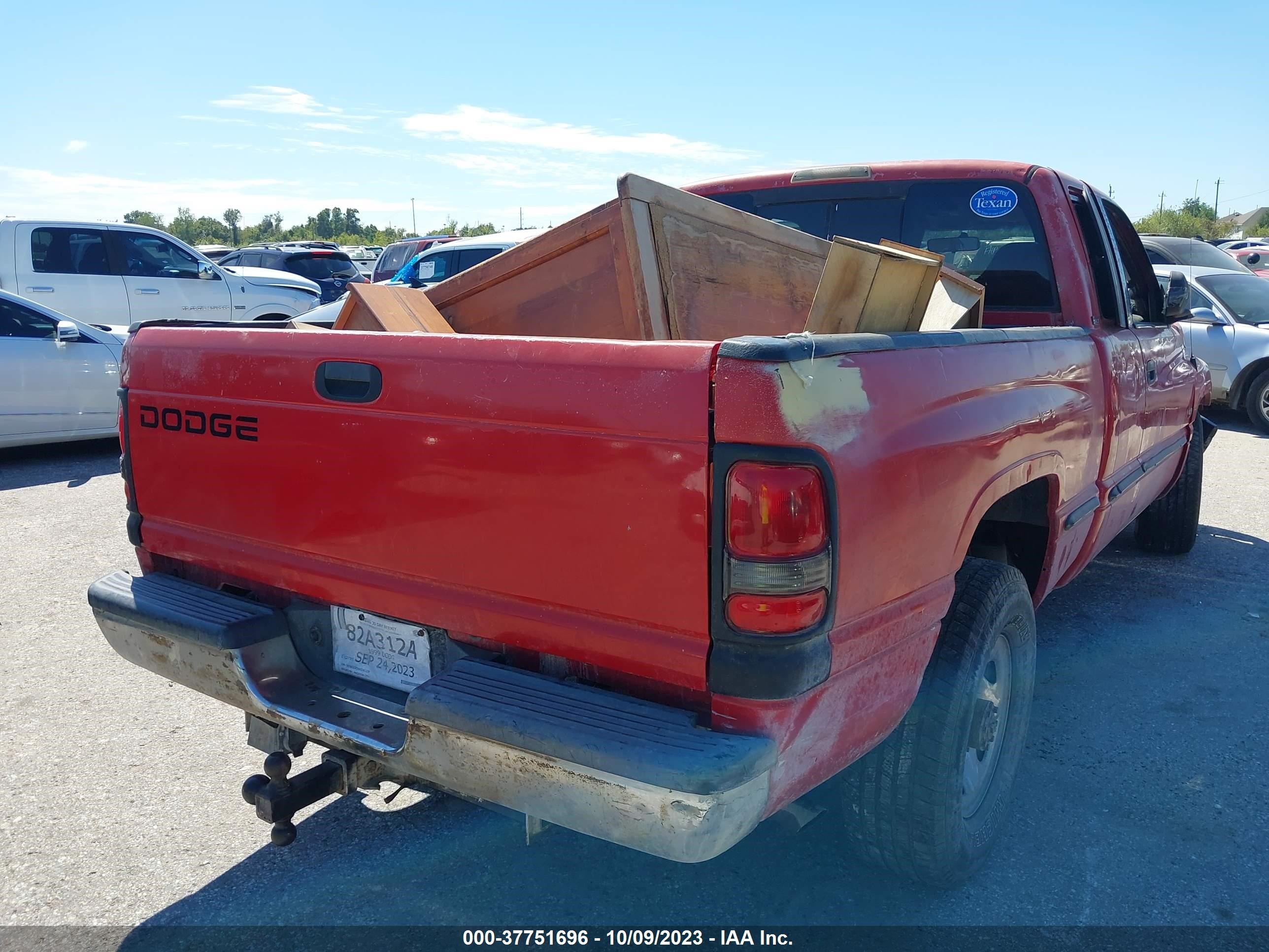 Photo 3 VIN: 3B7KC23ZXXG242239 - DODGE RAM 