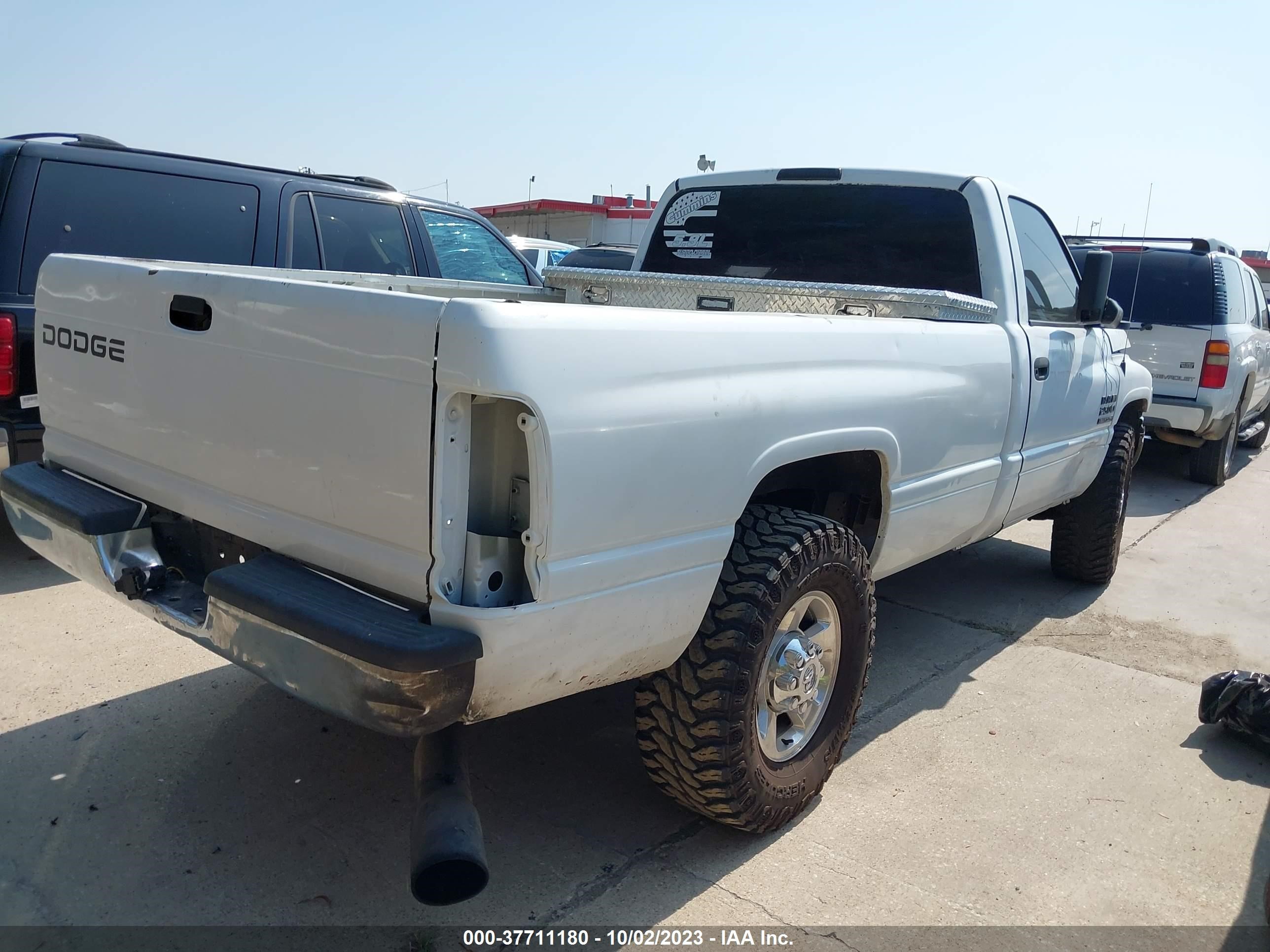 Photo 3 VIN: 3B7KC26682M211289 - DODGE RAM 