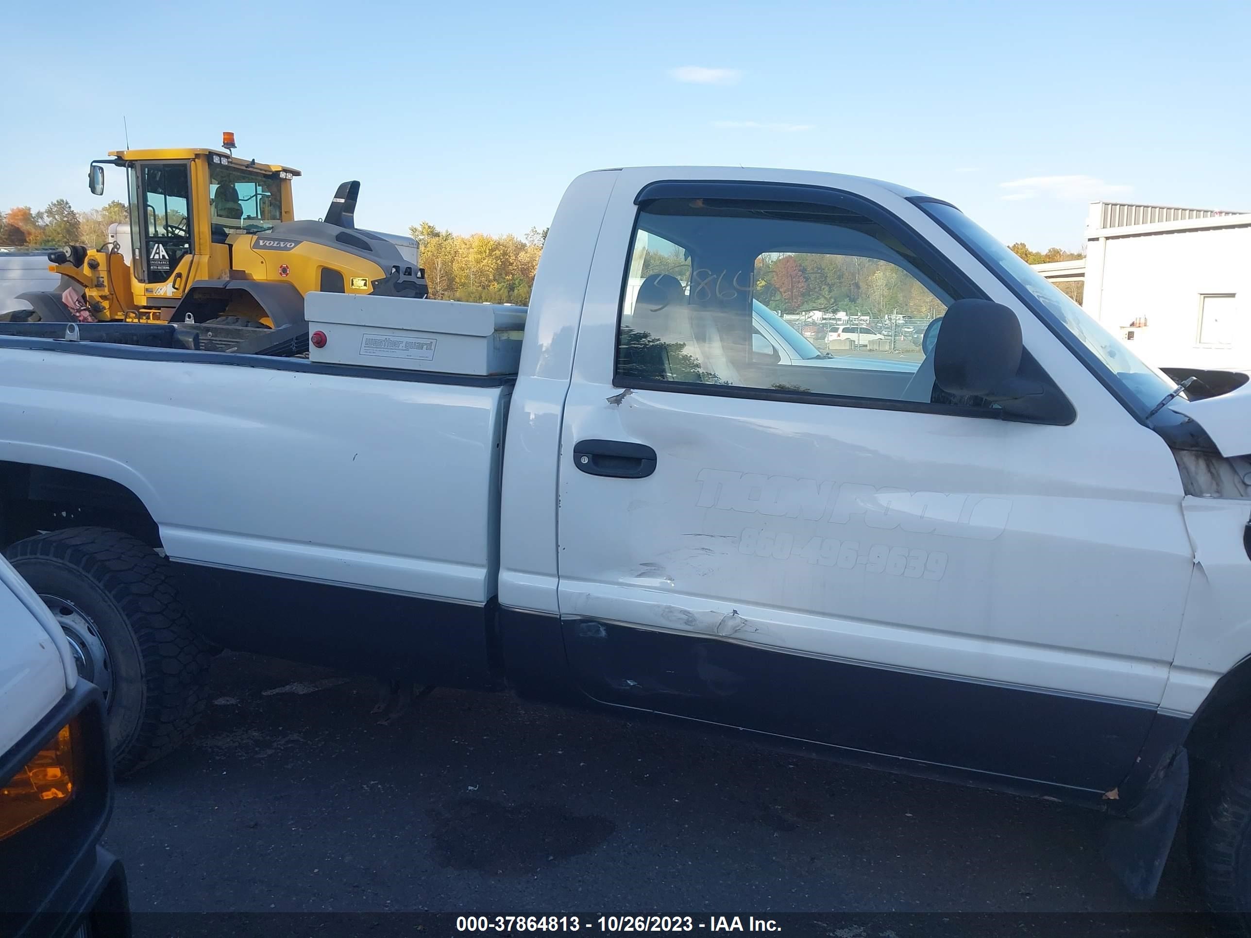 Photo 13 VIN: 3B7KC26Z32M267523 - DODGE RAM 