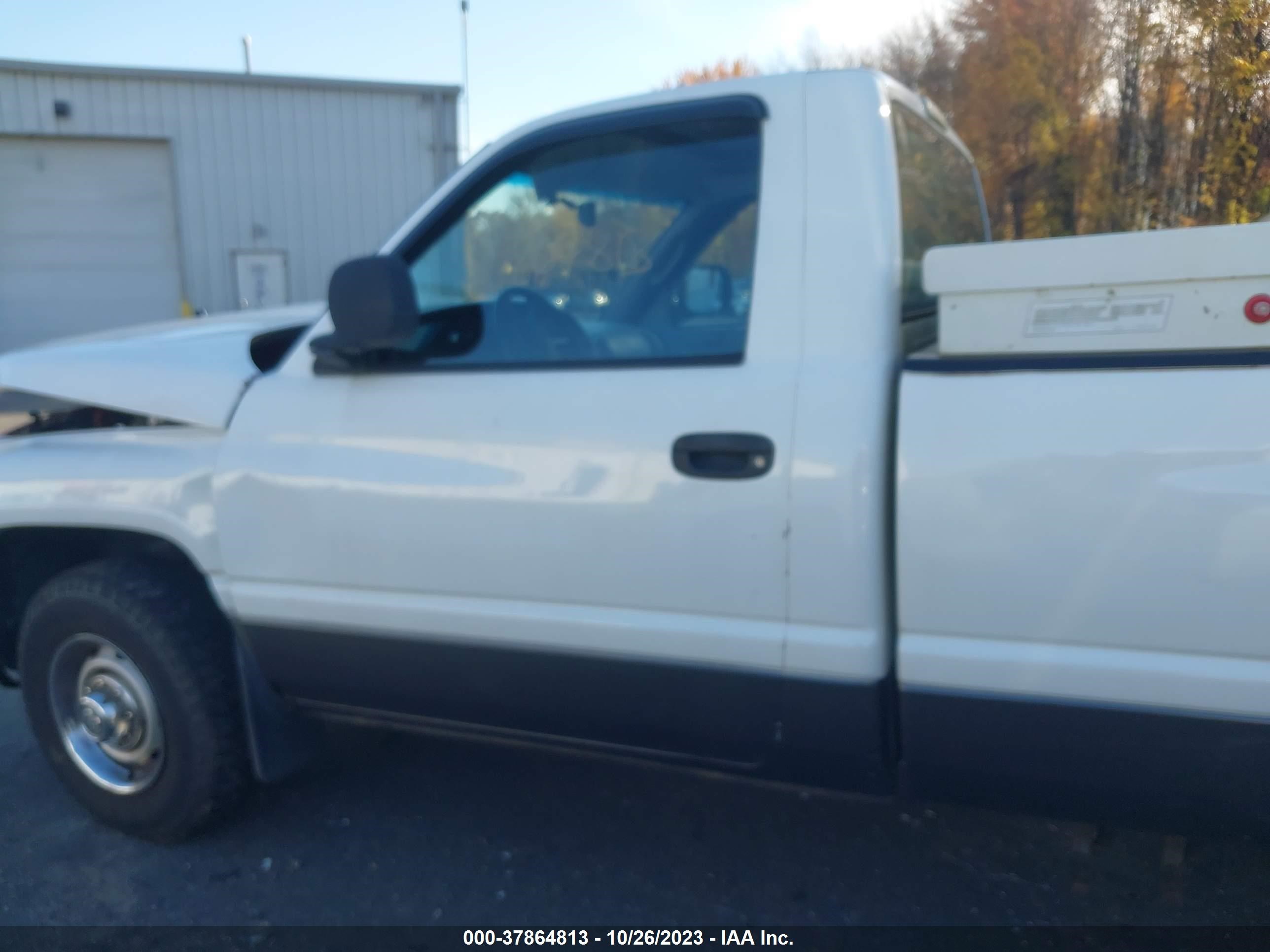 Photo 14 VIN: 3B7KC26Z32M267523 - DODGE RAM 