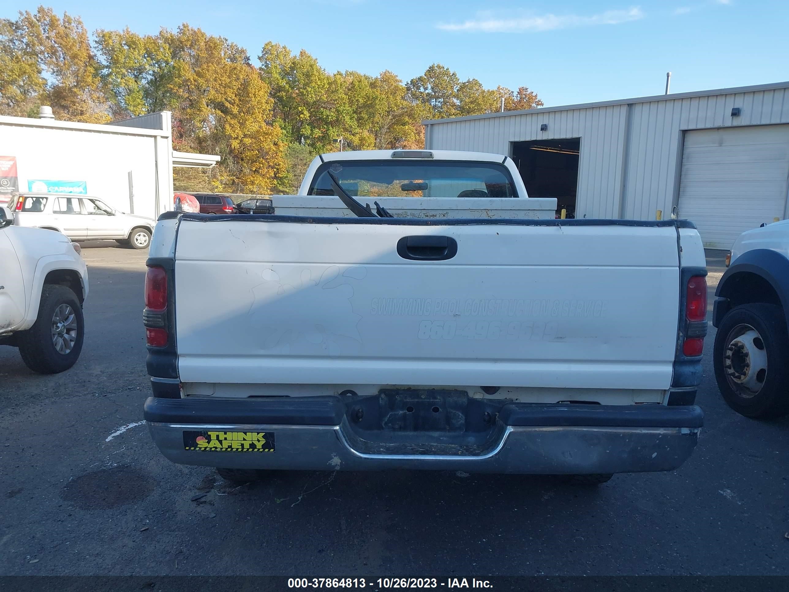 Photo 16 VIN: 3B7KC26Z32M267523 - DODGE RAM 