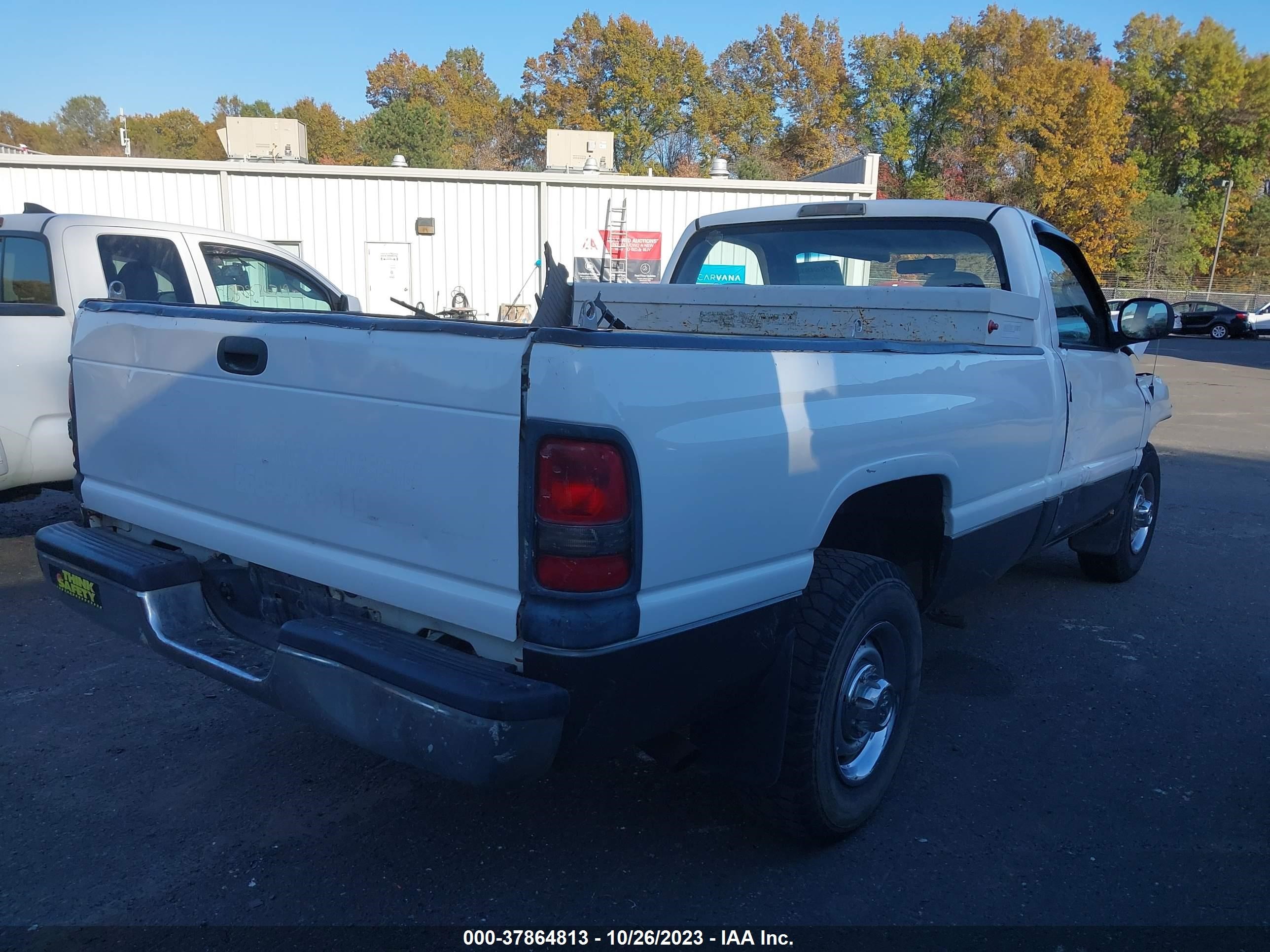 Photo 3 VIN: 3B7KC26Z32M267523 - DODGE RAM 