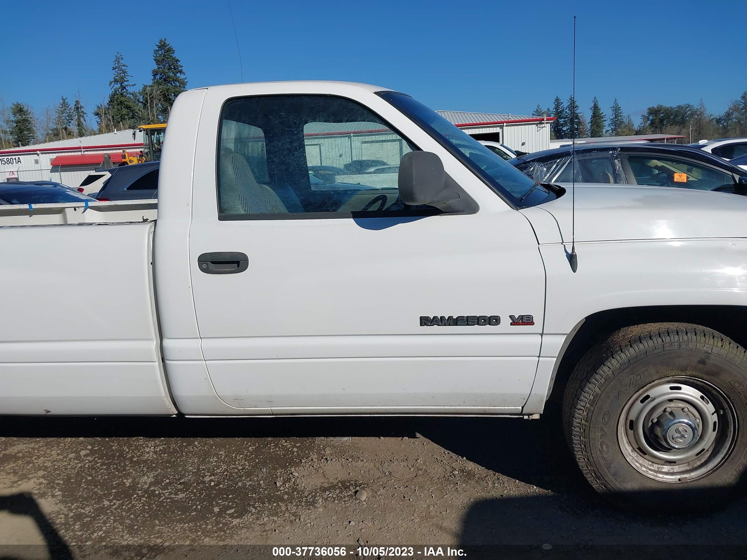 Photo 13 VIN: 3B7KC26Z3XM589571 - DODGE RAM 