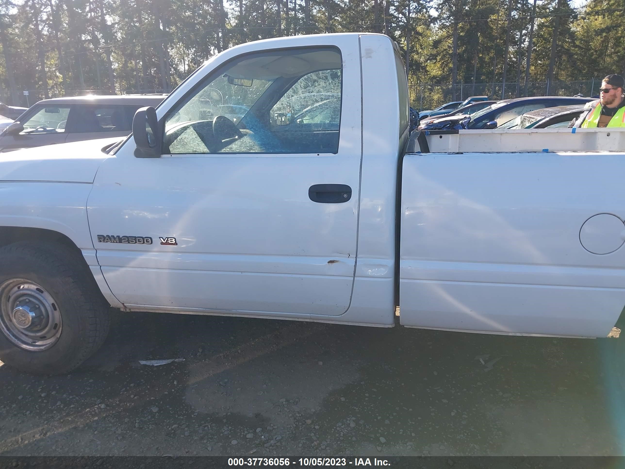 Photo 14 VIN: 3B7KC26Z3XM589571 - DODGE RAM 