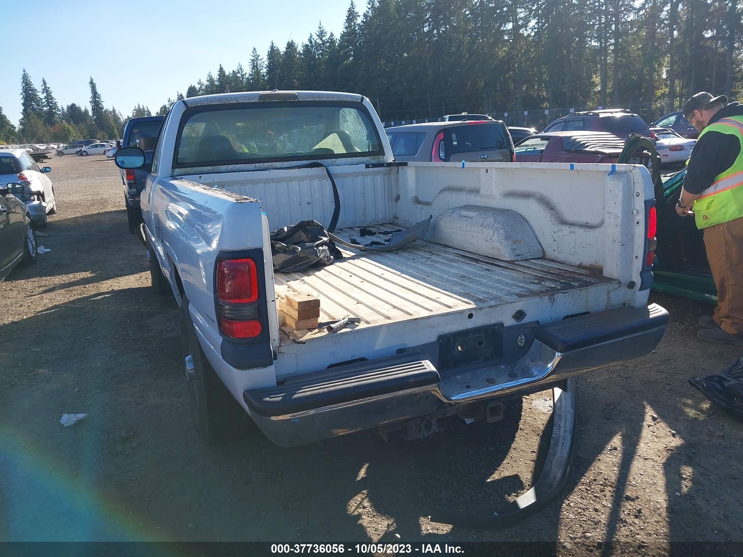 Photo 2 VIN: 3B7KC26Z3XM589571 - DODGE RAM 