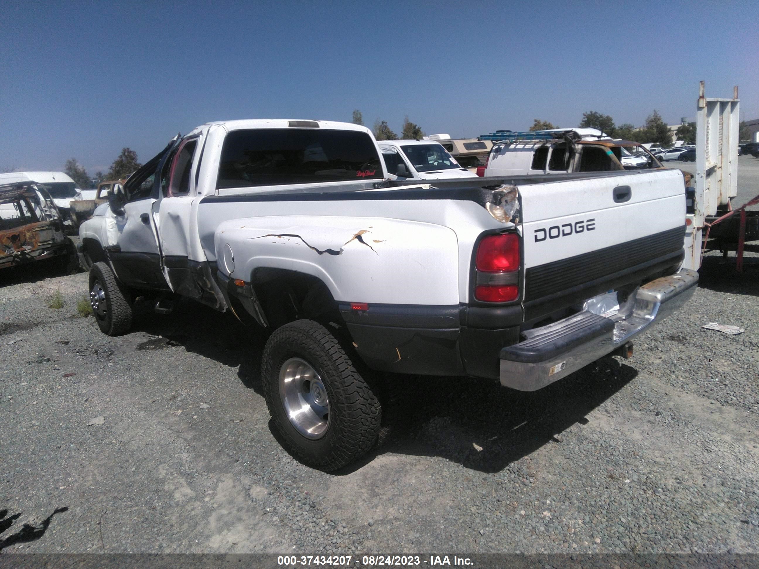 Photo 2 VIN: 3B7KF2363XG173987 - DODGE RAM 