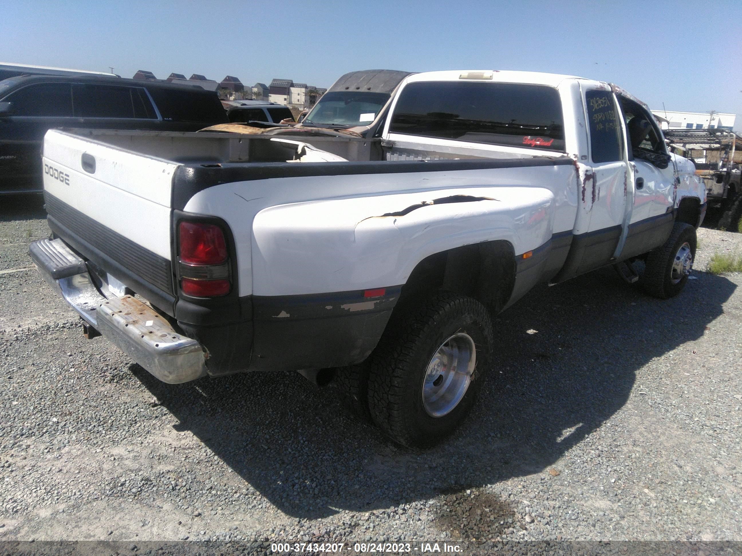 Photo 3 VIN: 3B7KF2363XG173987 - DODGE RAM 