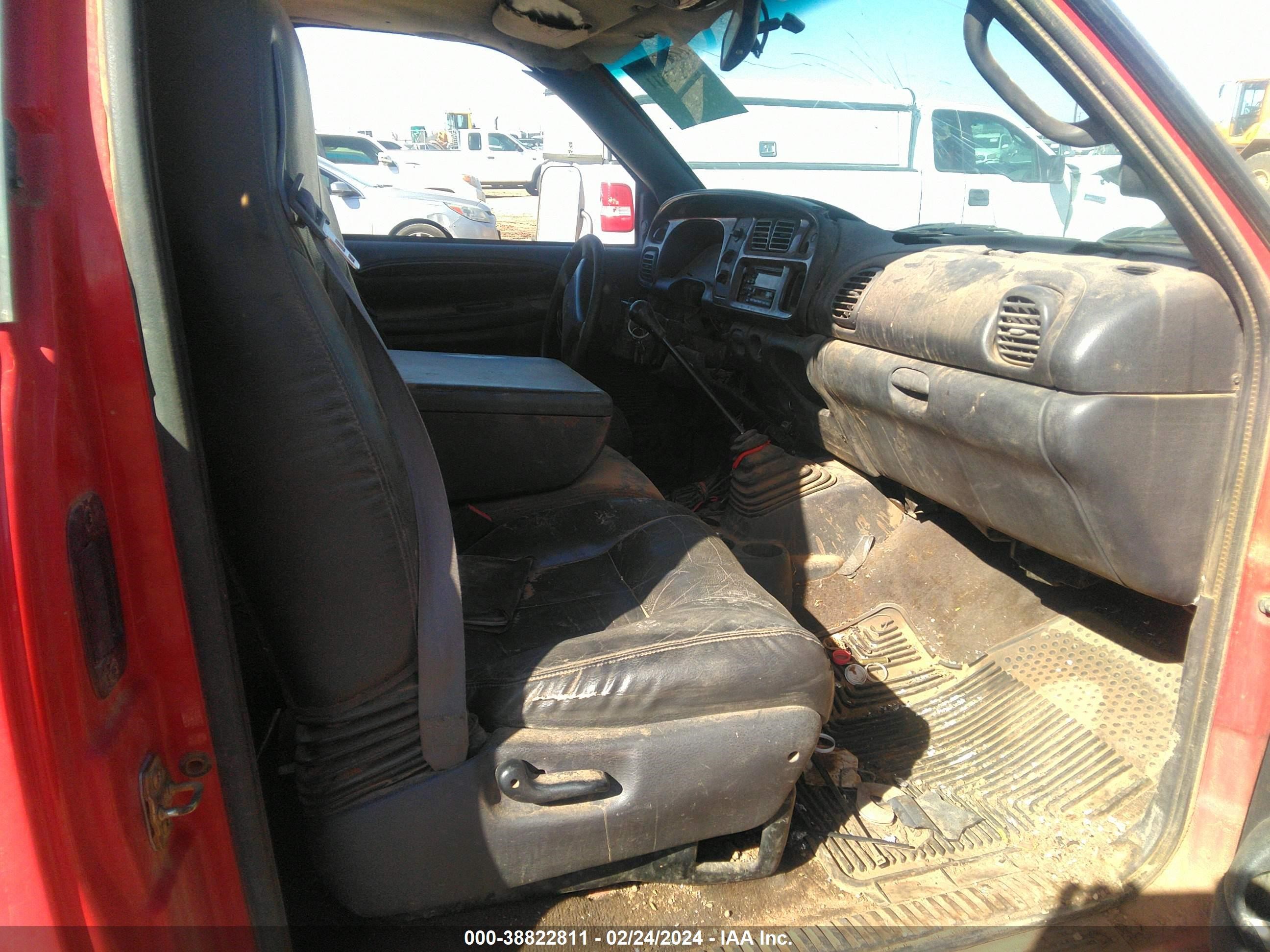 Photo 4 VIN: 3B7KF2363XG218460 - DODGE RAM 