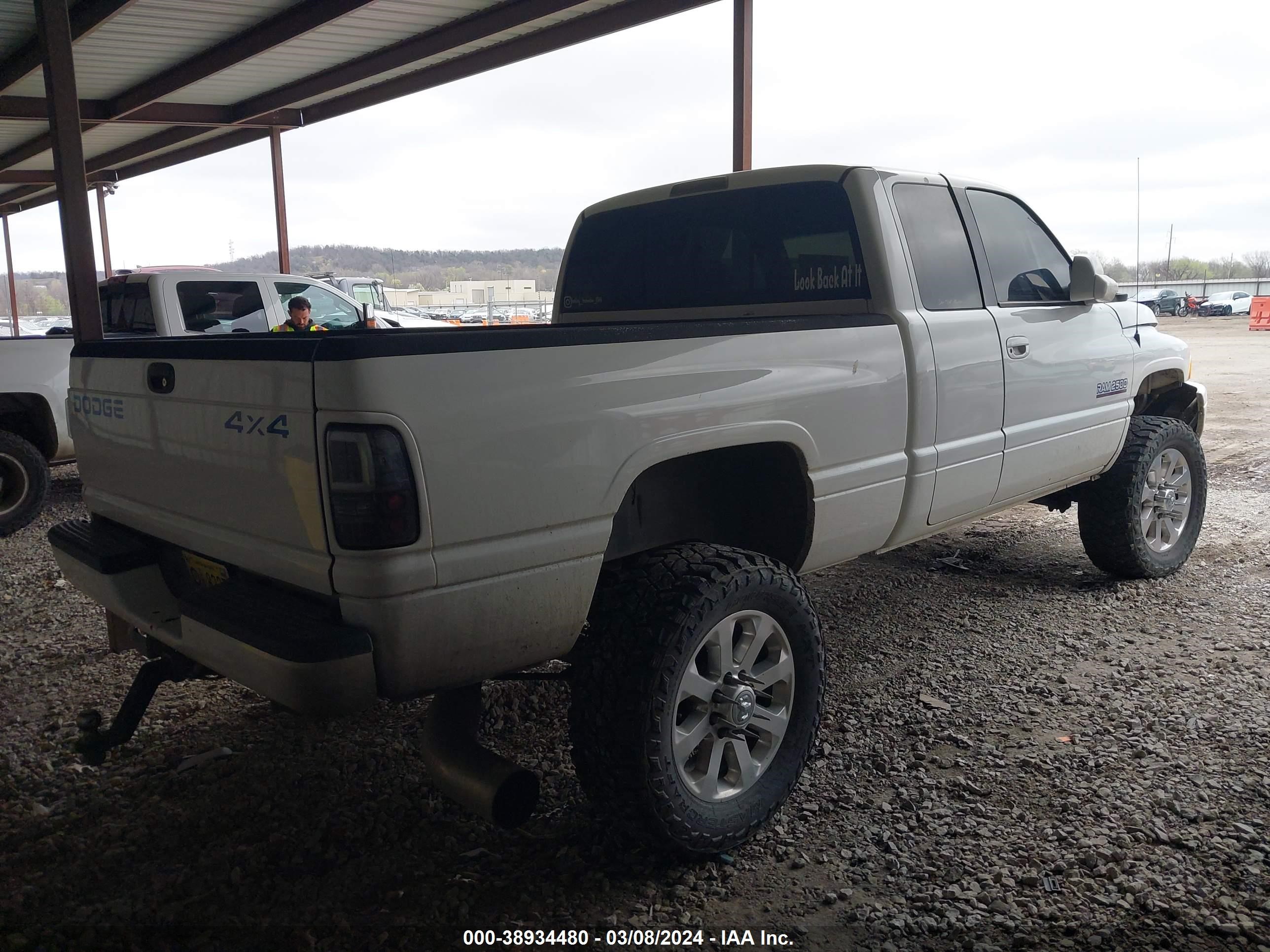 Photo 3 VIN: 3B7KF2366XG167455 - DODGE RAM 