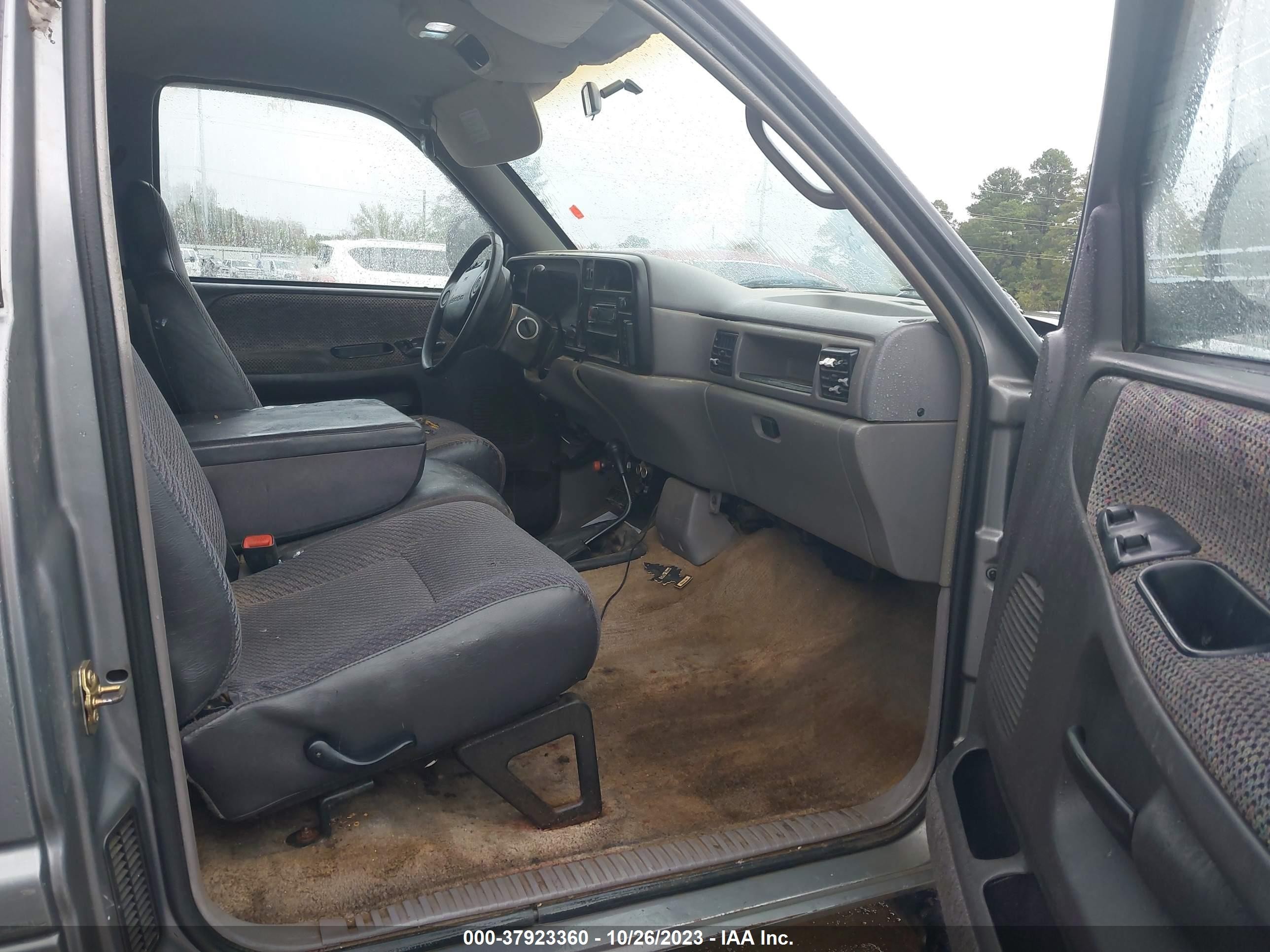 Photo 4 VIN: 3B7KF23C1SM163359 - DODGE RAM 