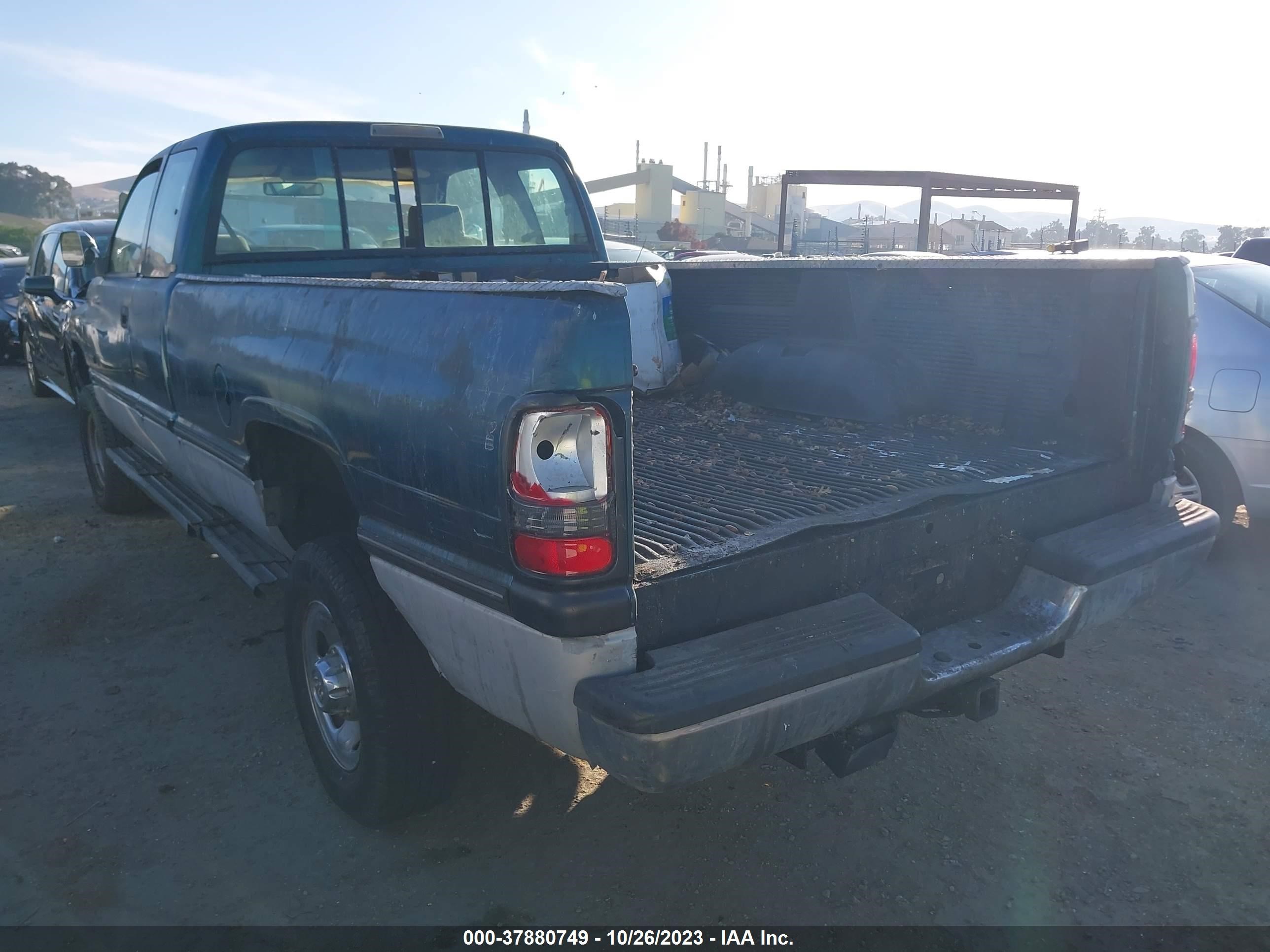 Photo 2 VIN: 3B7KF23W2TM137963 - DODGE RAM 