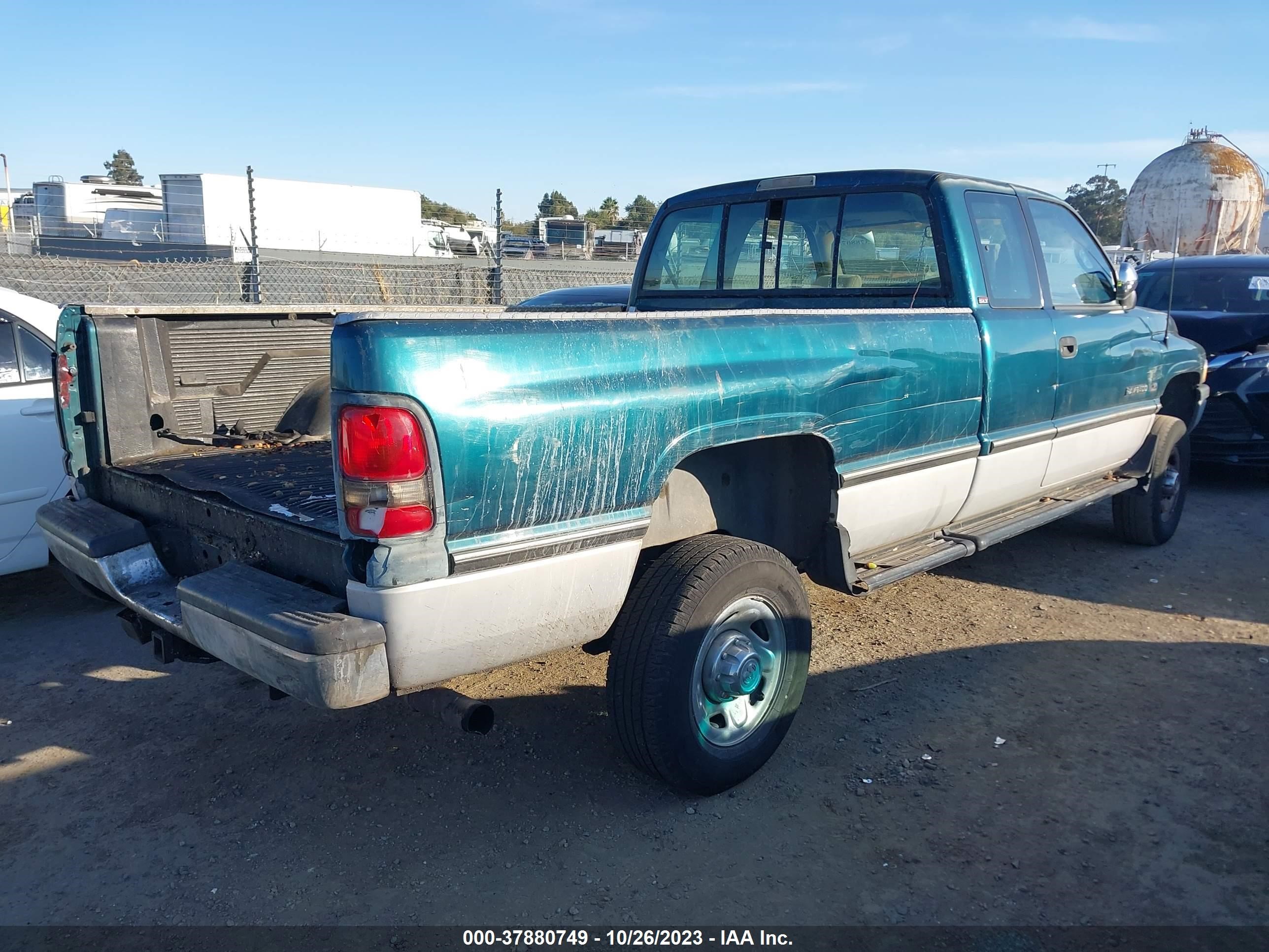 Photo 3 VIN: 3B7KF23W2TM137963 - DODGE RAM 