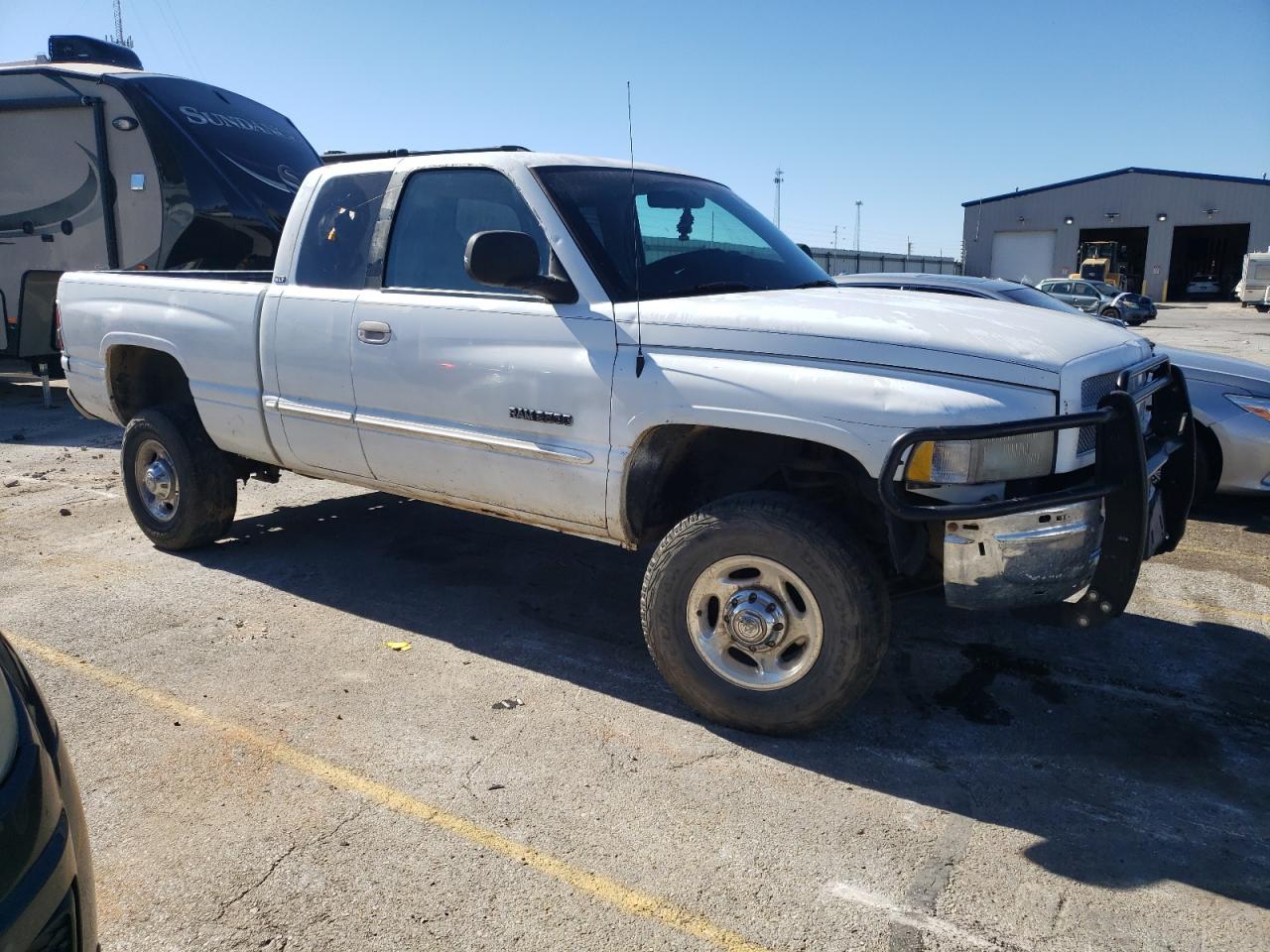 Photo 3 VIN: 3B7KF23Z1YG126016 - DODGE RAM 