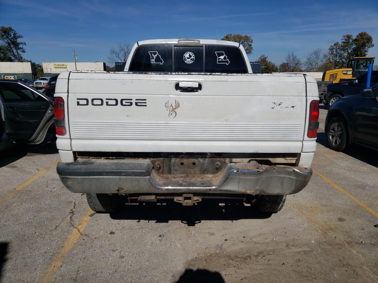 Photo 5 VIN: 3B7KF23Z1YG126016 - DODGE RAM 