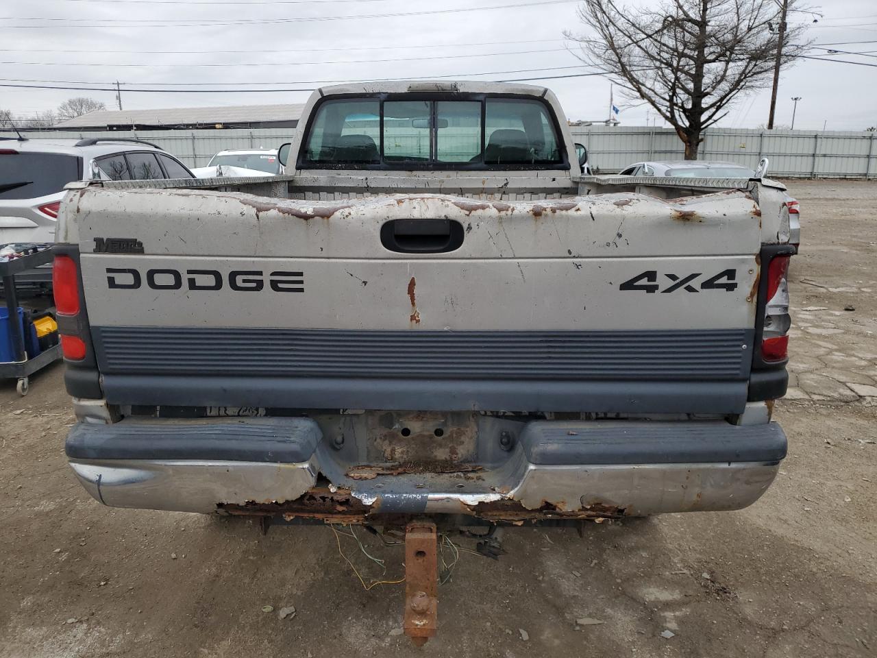 Photo 5 VIN: 3B7KF26D5WM237666 - DODGE RAM 