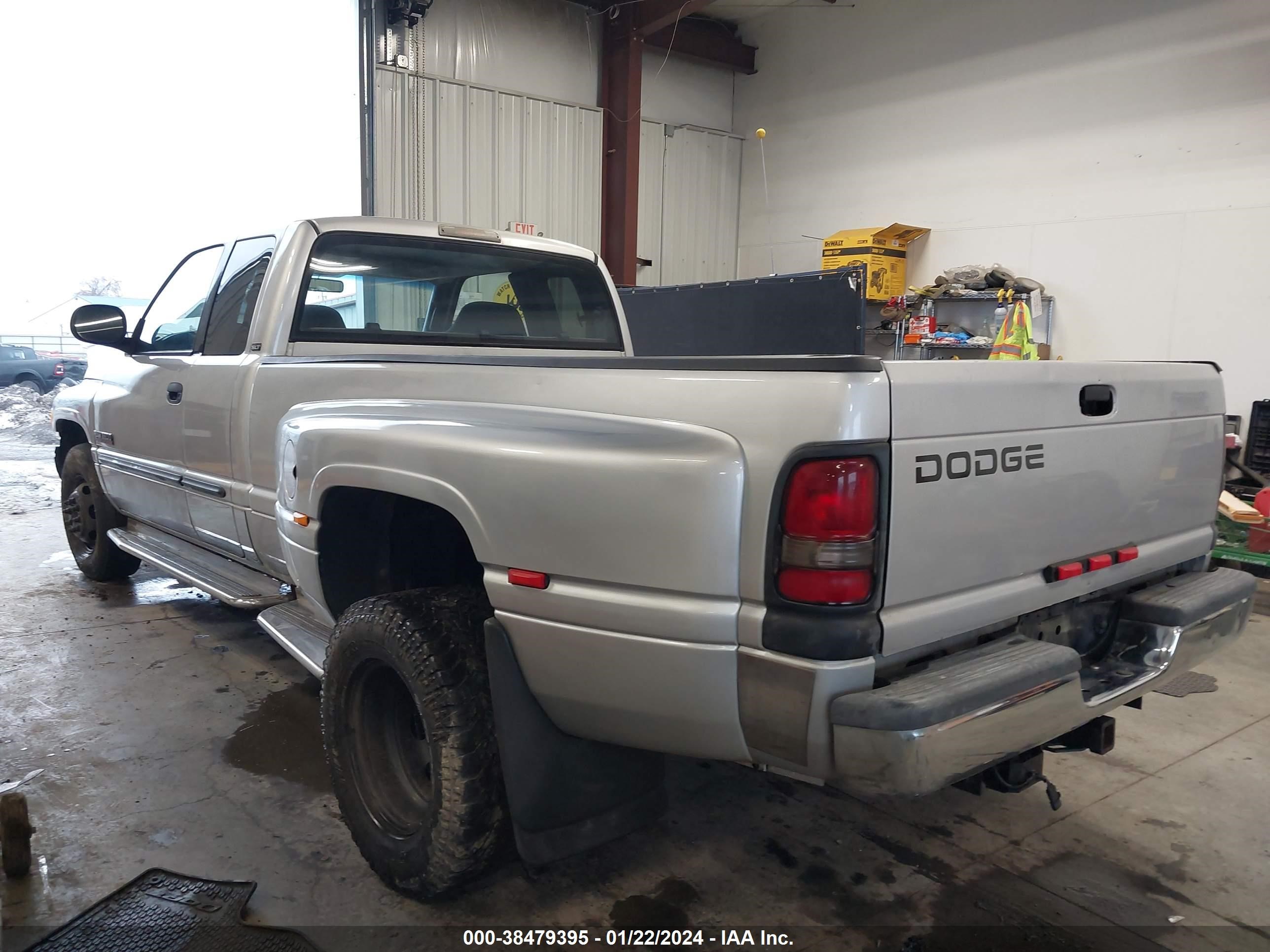 Photo 2 VIN: 3B7MC33642M294190 - DODGE RAM 