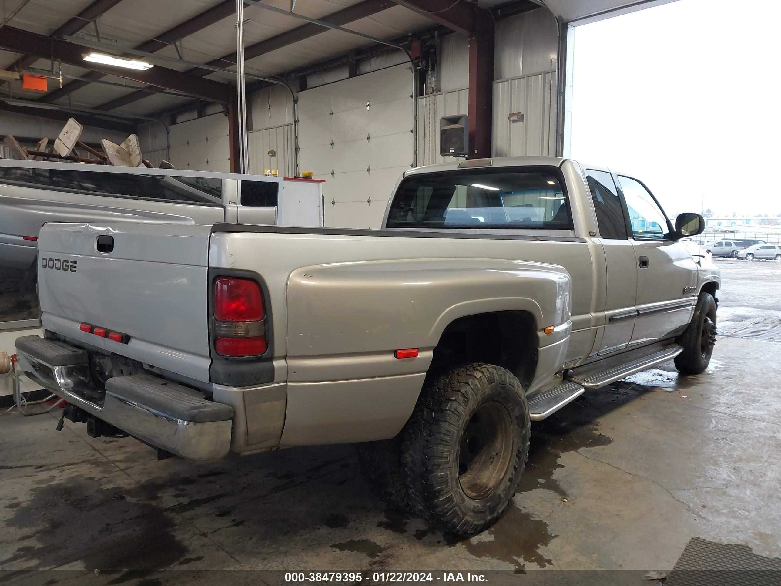 Photo 3 VIN: 3B7MC33642M294190 - DODGE RAM 