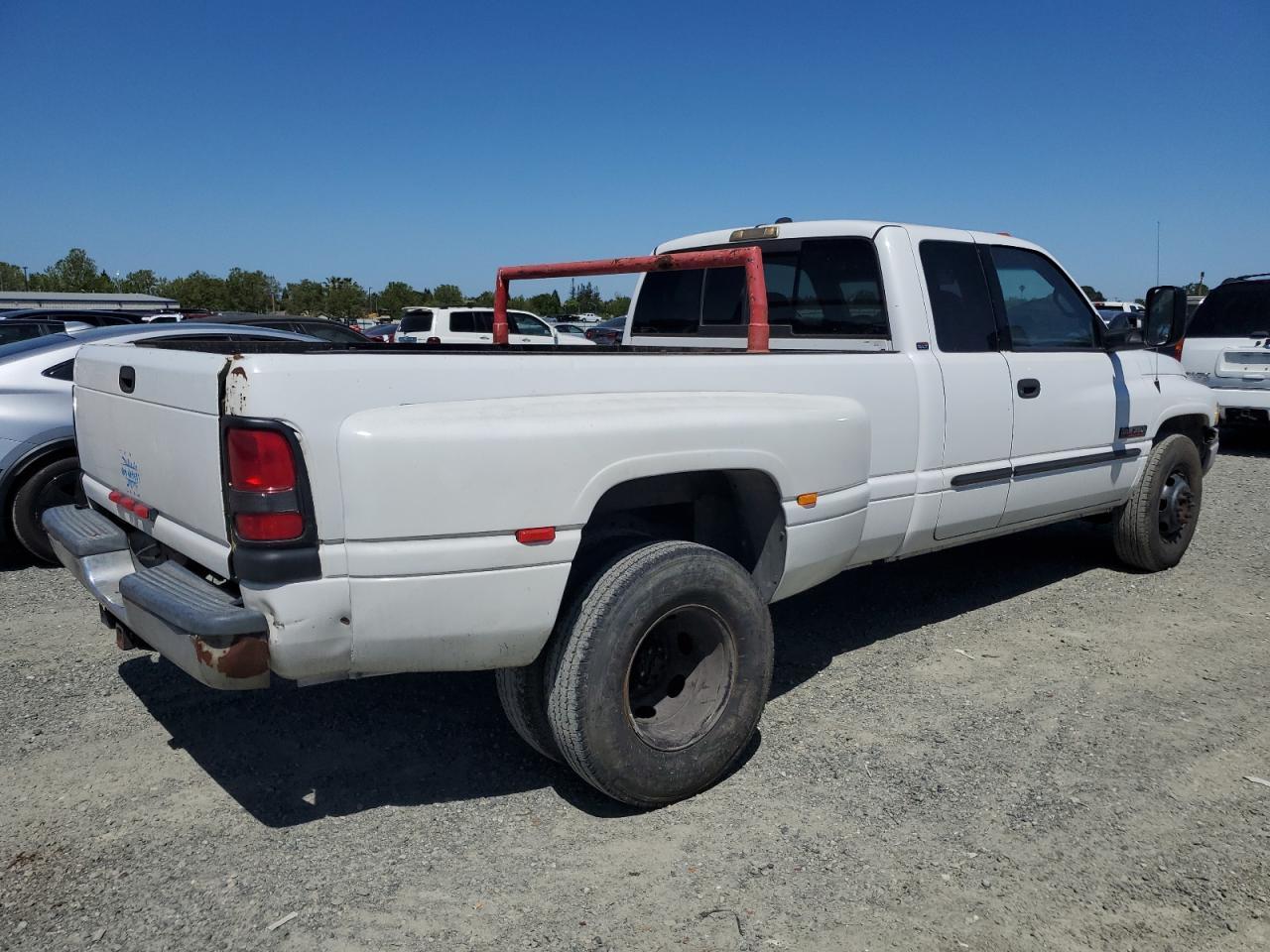 Photo 2 VIN: 3B7MC33662M265709 - DODGE RAM 