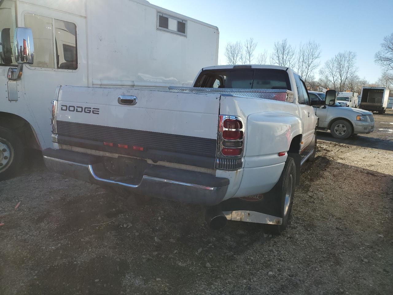 Photo 2 VIN: 3B7MC33D1VM585183 - DODGE RAM 