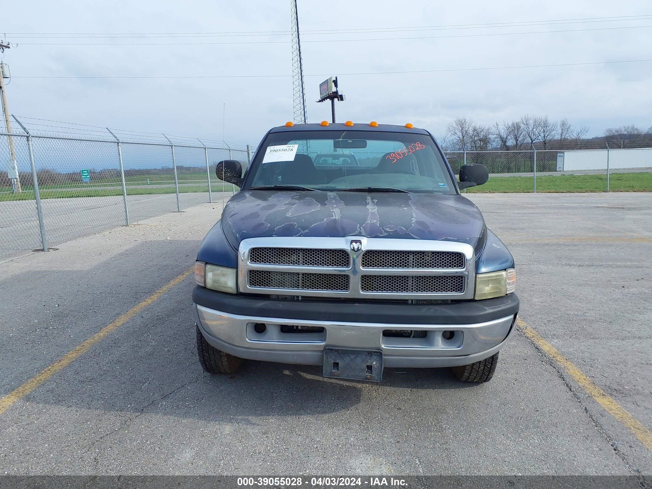 Photo 14 VIN: 3B7MC33W02M286250 - DODGE RAM 