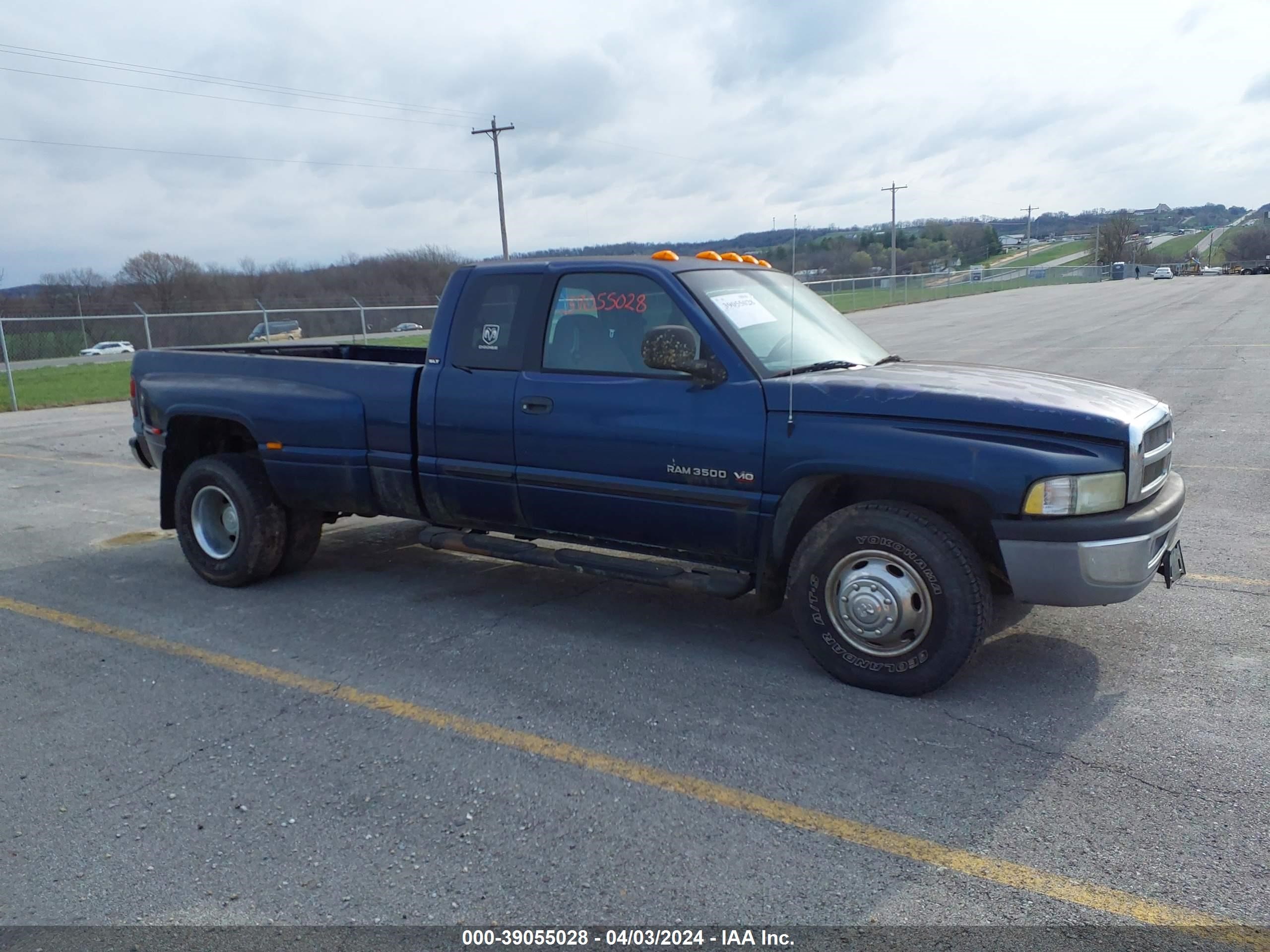 Photo 15 VIN: 3B7MC33W02M286250 - DODGE RAM 