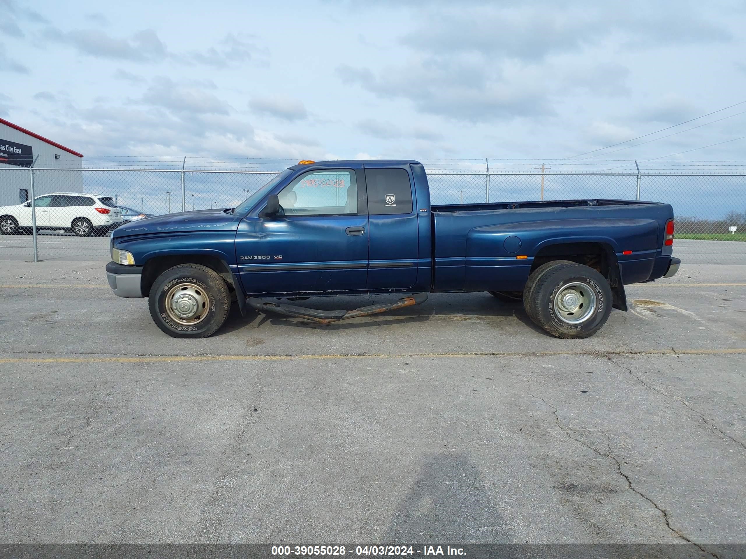 Photo 16 VIN: 3B7MC33W02M286250 - DODGE RAM 