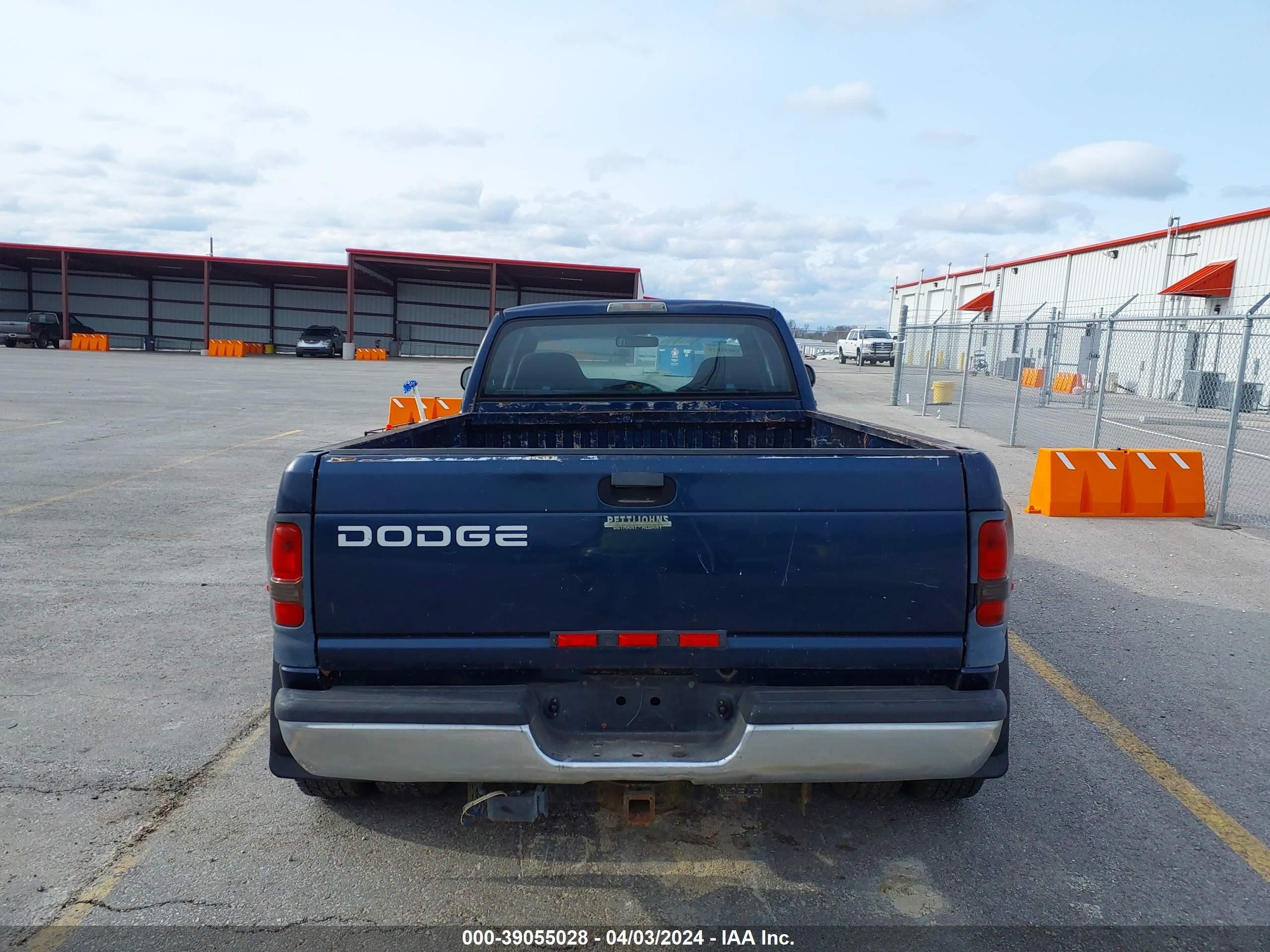 Photo 17 VIN: 3B7MC33W02M286250 - DODGE RAM 