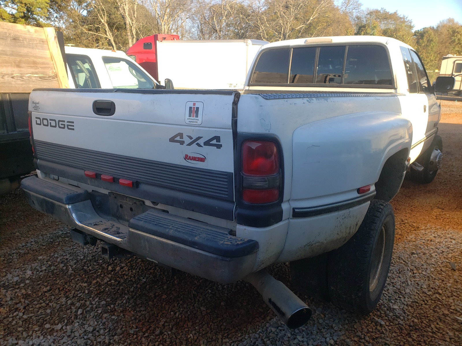 Photo 3 VIN: 3B7MF33C3TM114728 - DODGE RAM 3500 