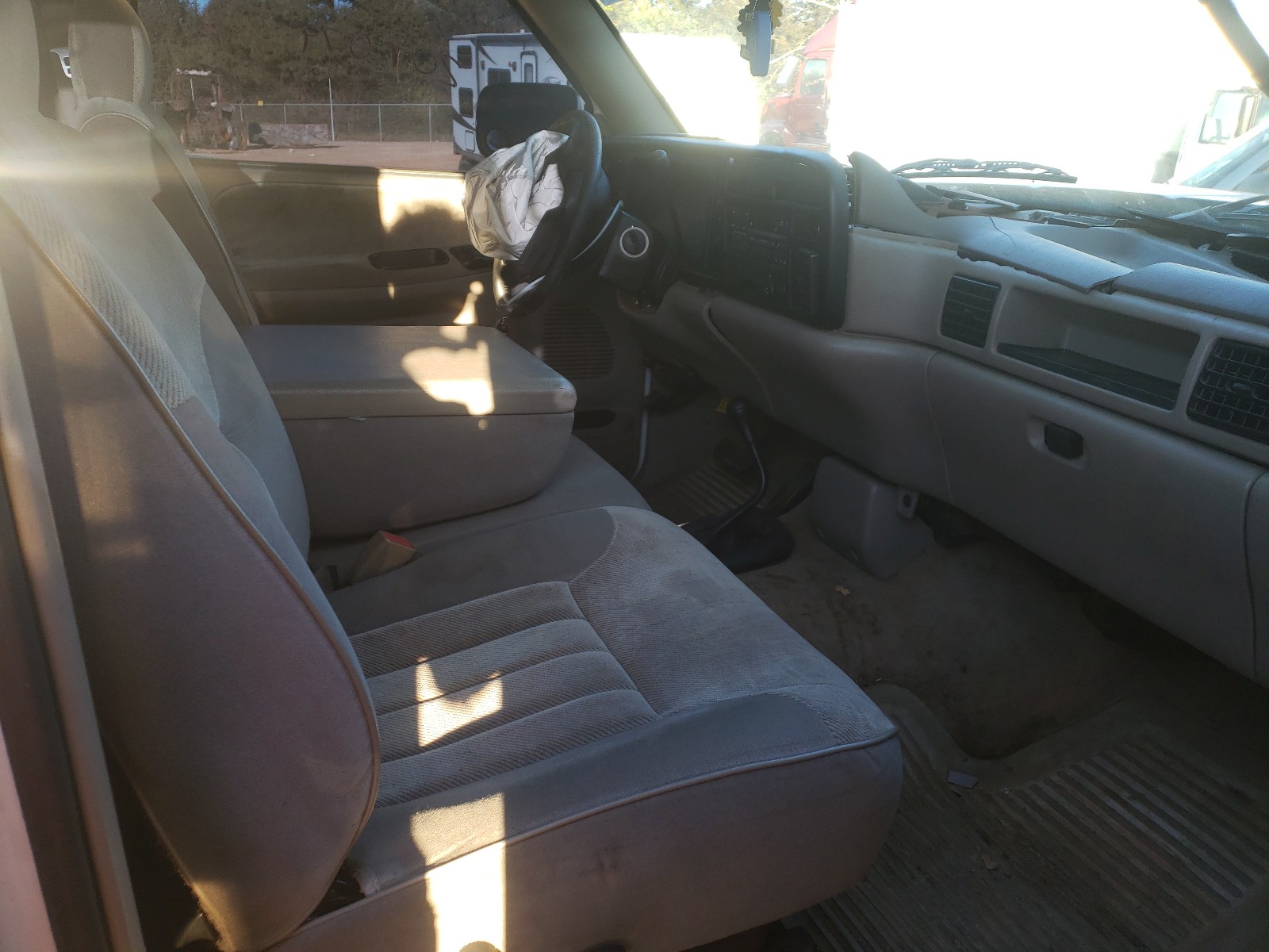 Photo 4 VIN: 3B7MF33C3TM114728 - DODGE RAM 3500 