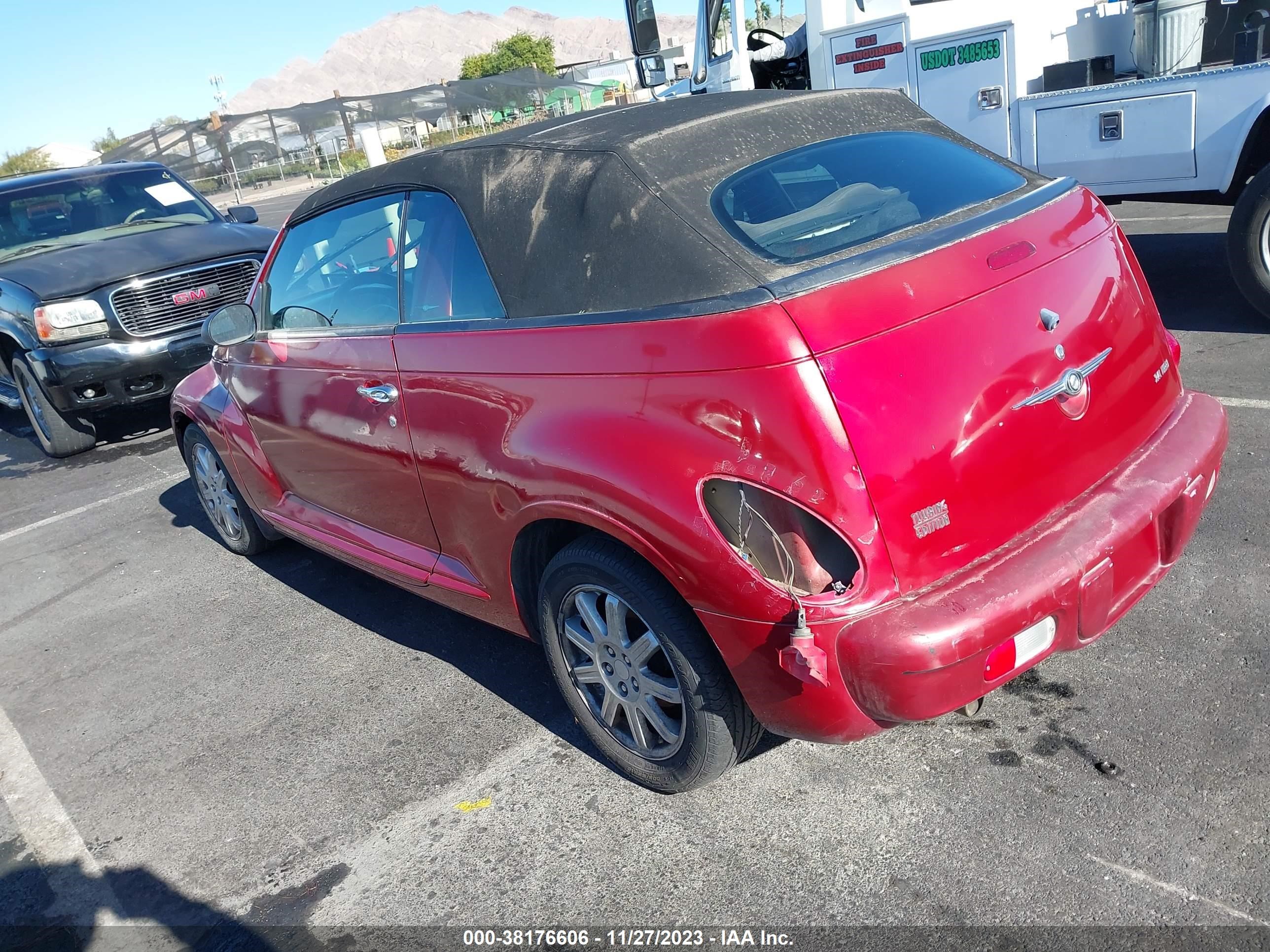 Photo 2 VIN: 3C3AY55E35T286830 - CHRYSLER PT CRUISER 