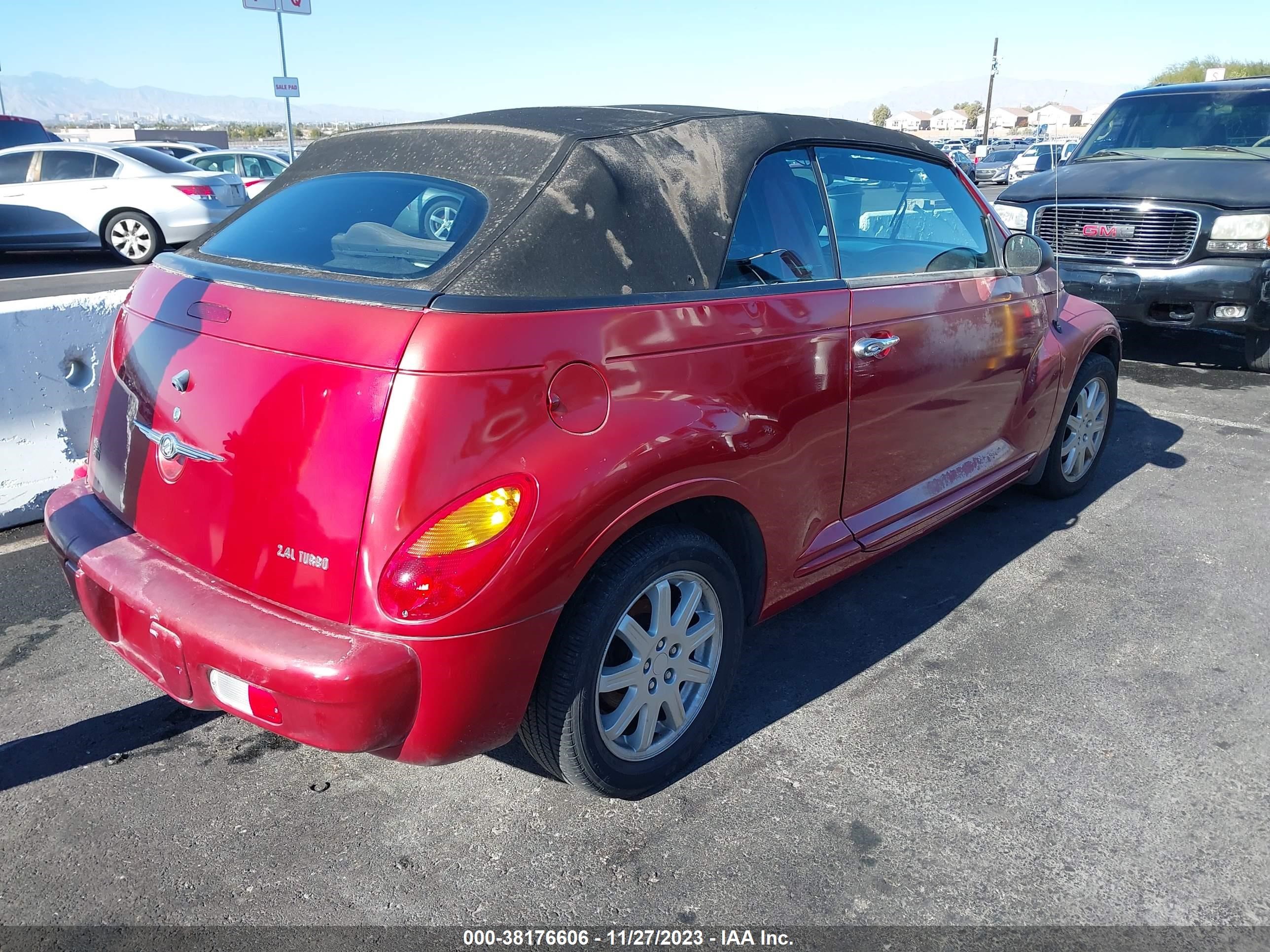 Photo 3 VIN: 3C3AY55E35T286830 - CHRYSLER PT CRUISER 