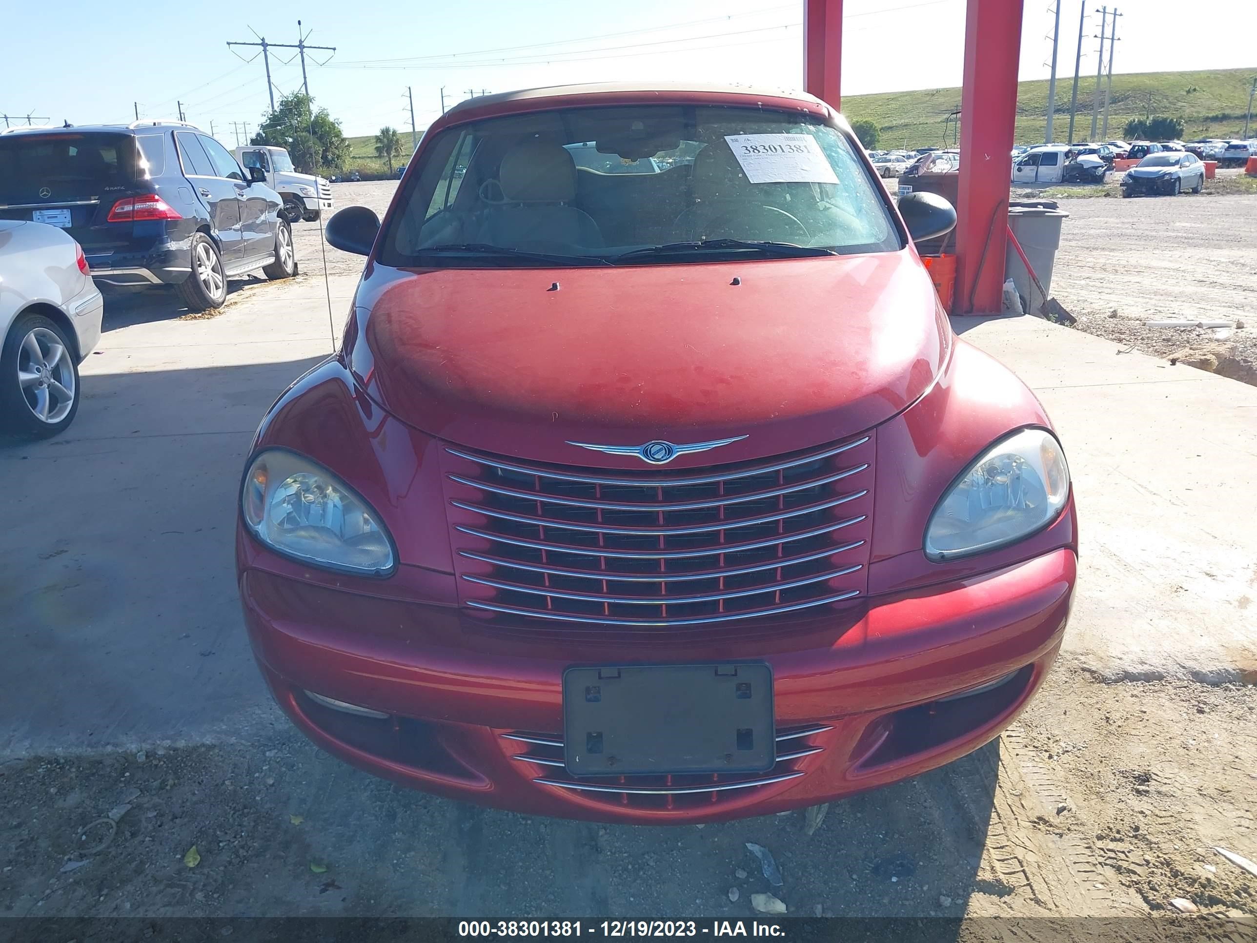 Photo 11 VIN: 3C3AY75S45T283985 - CHRYSLER PT CRUISER 