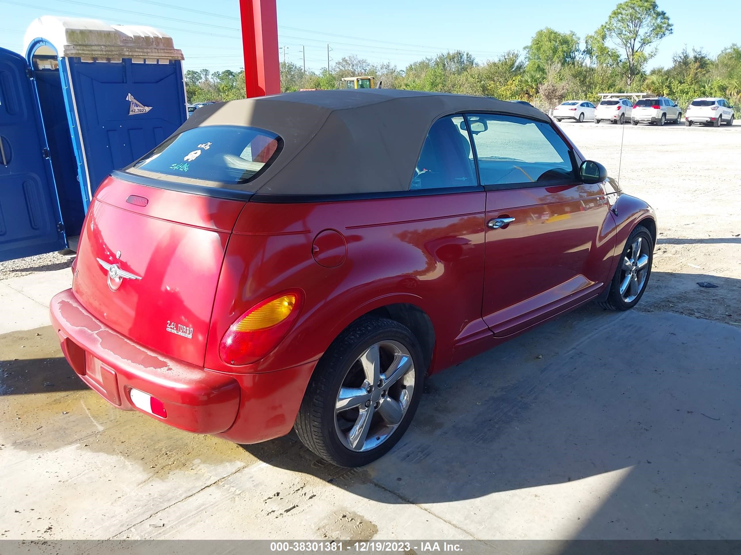 Photo 3 VIN: 3C3AY75S45T283985 - CHRYSLER PT CRUISER 