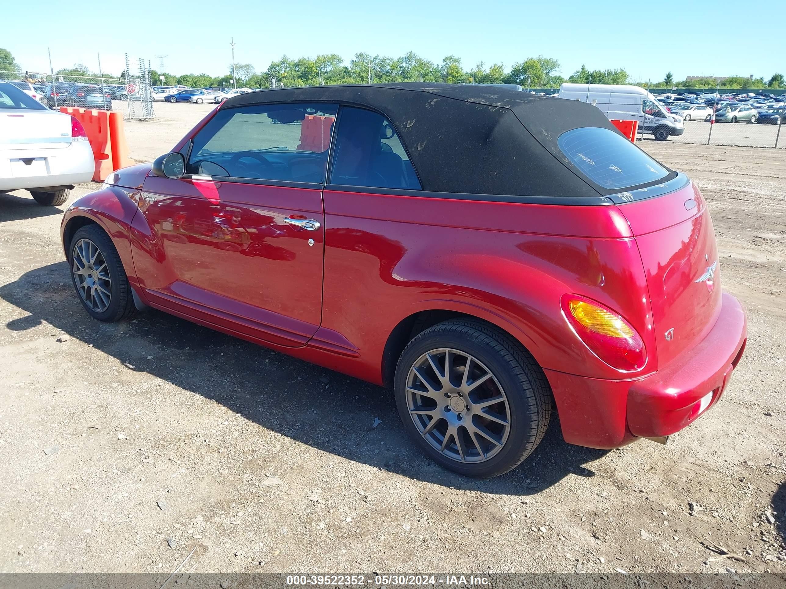 Photo 2 VIN: 3C3AY75S55T265804 - CHRYSLER PT CRUISER 