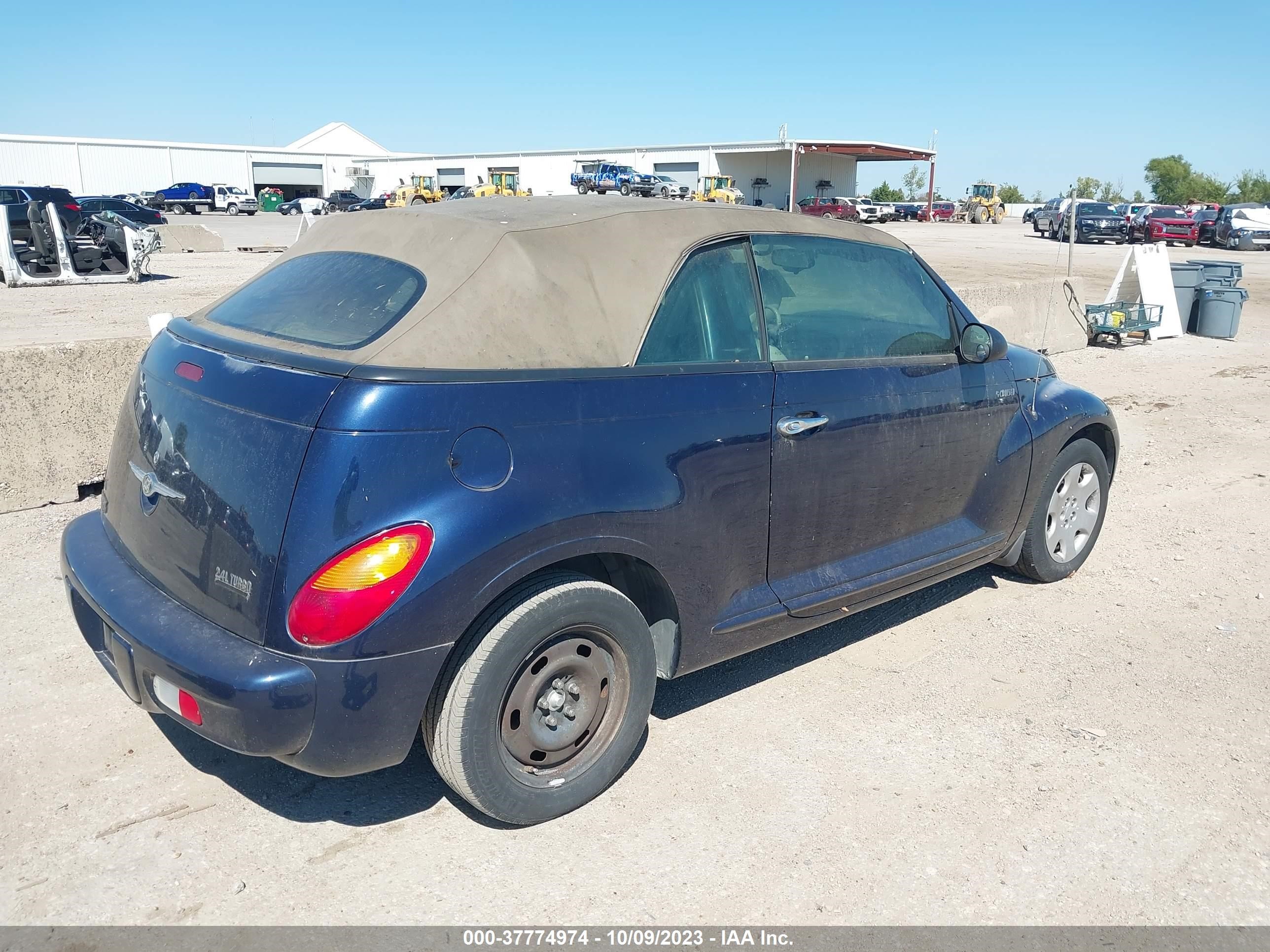 Photo 3 VIN: 3C3AY75S75T313027 - CHRYSLER PT CRUISER 