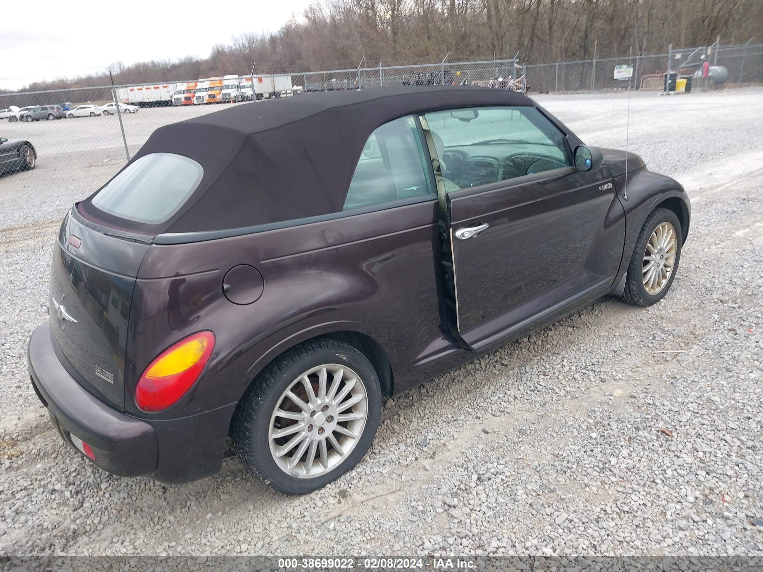 Photo 3 VIN: 3C3AY75S85T700833 - CHRYSLER PT CRUISER 