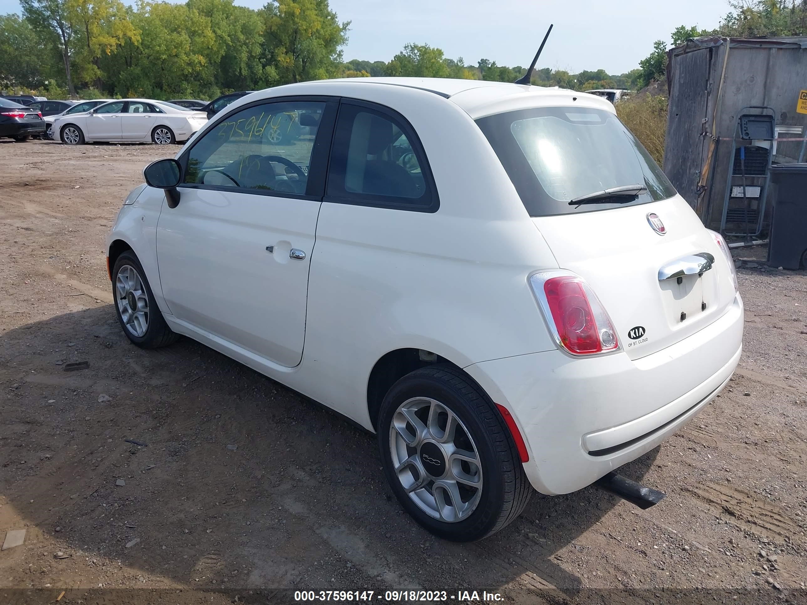 Photo 2 VIN: 3C3CFFAR2CT124715 - FIAT 500 