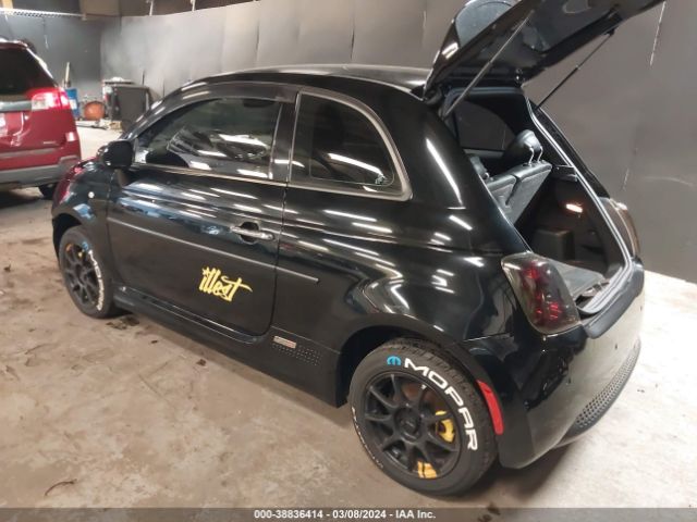 Photo 2 VIN: 3C3CFFGE1HT661541 - FIAT 500E 