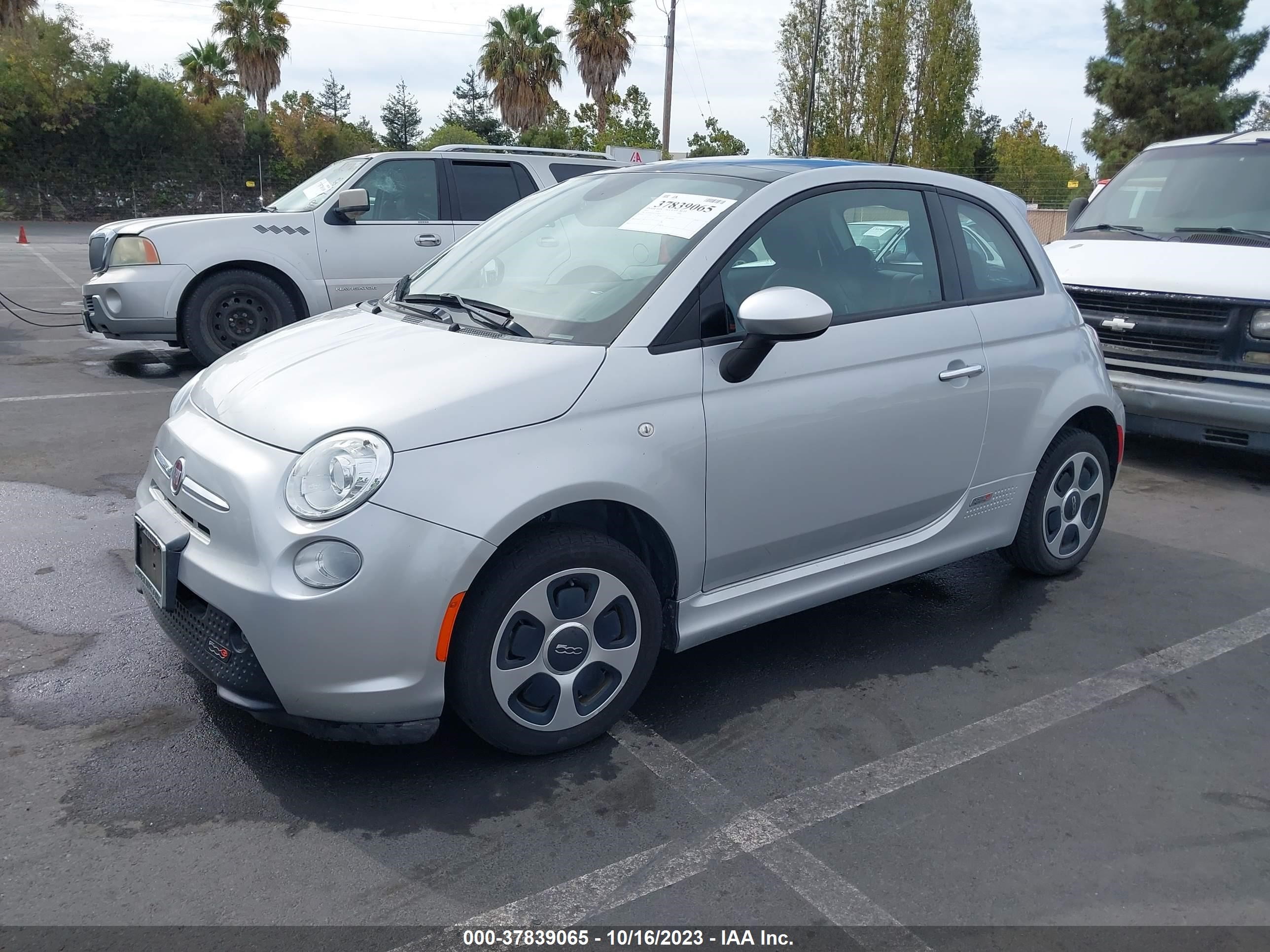 Photo 1 VIN: 3C3CFFGE2ET245039 - FIAT 500 