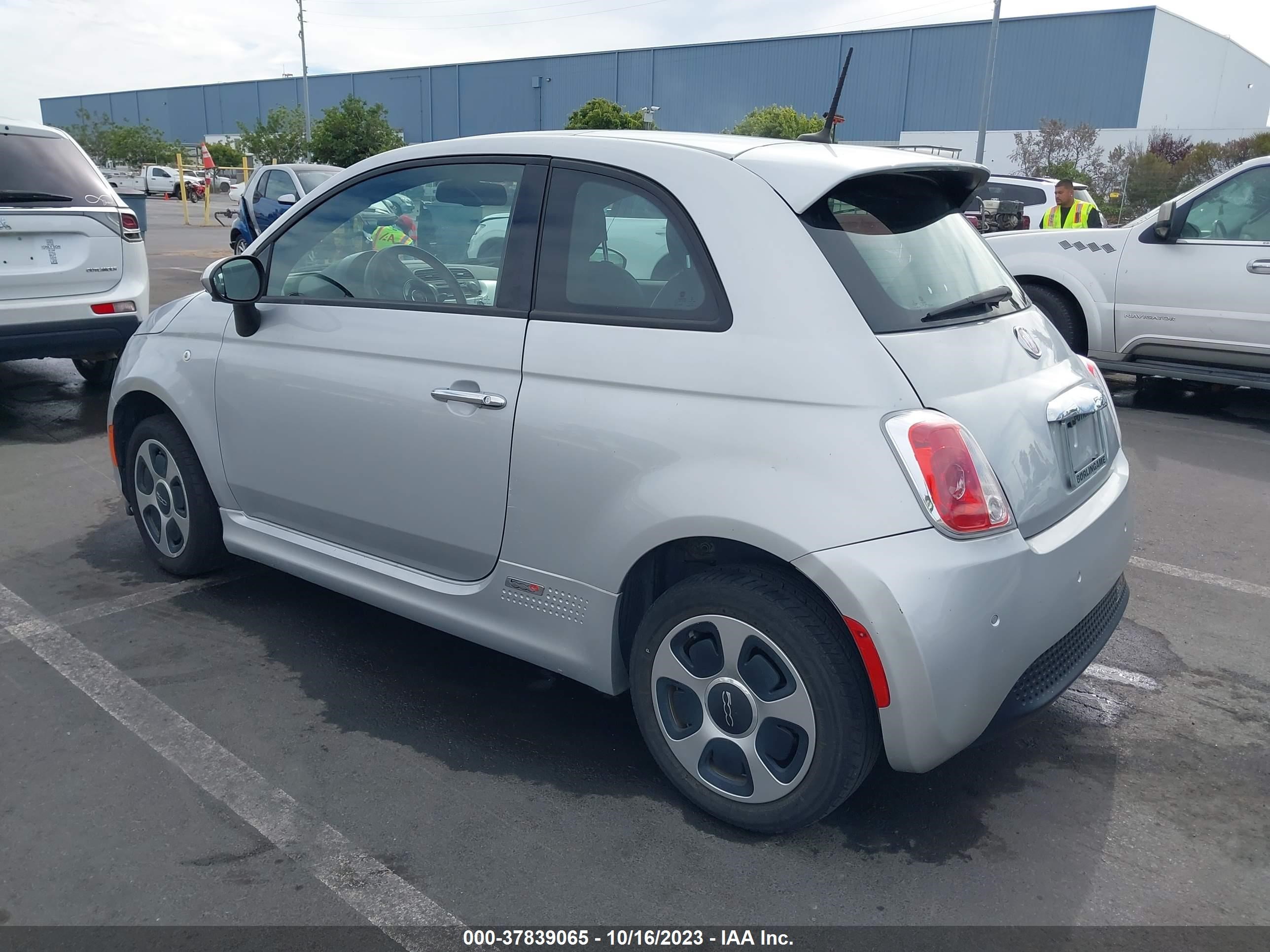 Photo 2 VIN: 3C3CFFGE2ET245039 - FIAT 500 