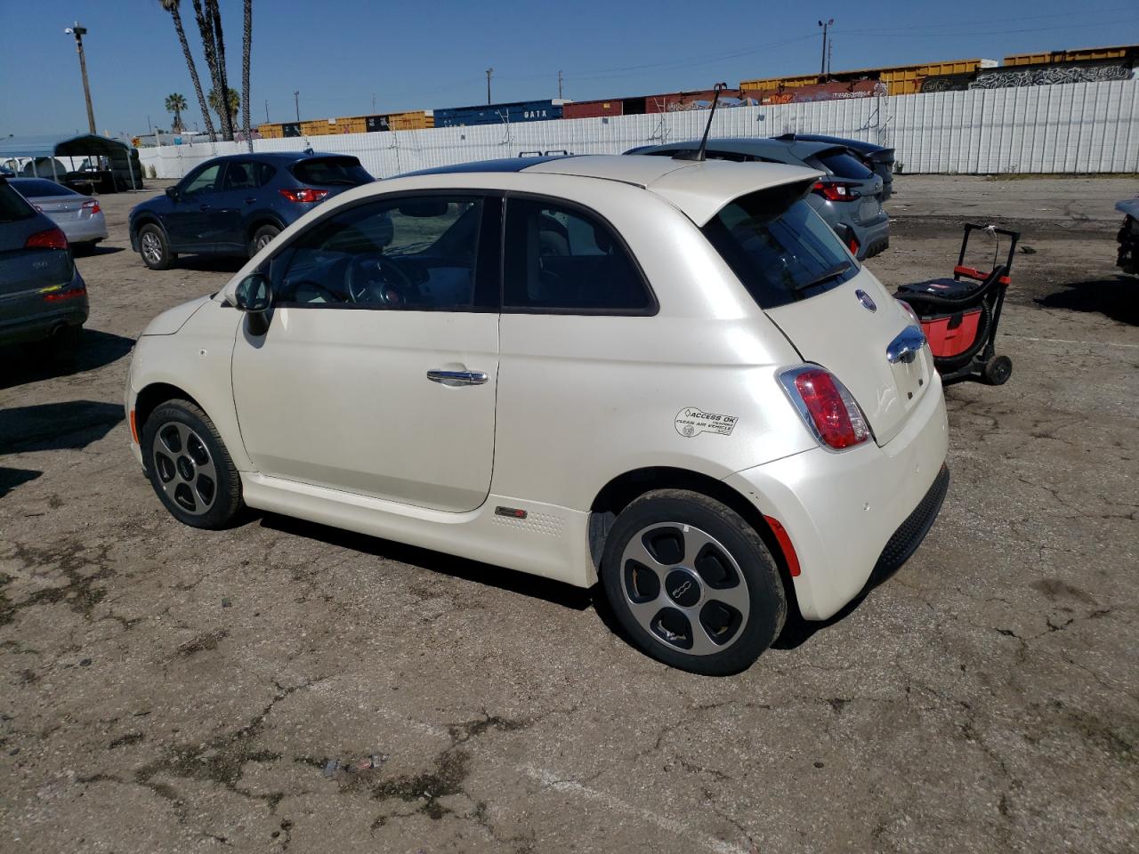 Photo 1 VIN: 3C3CFFGE2HT563344 - FIAT 500E 