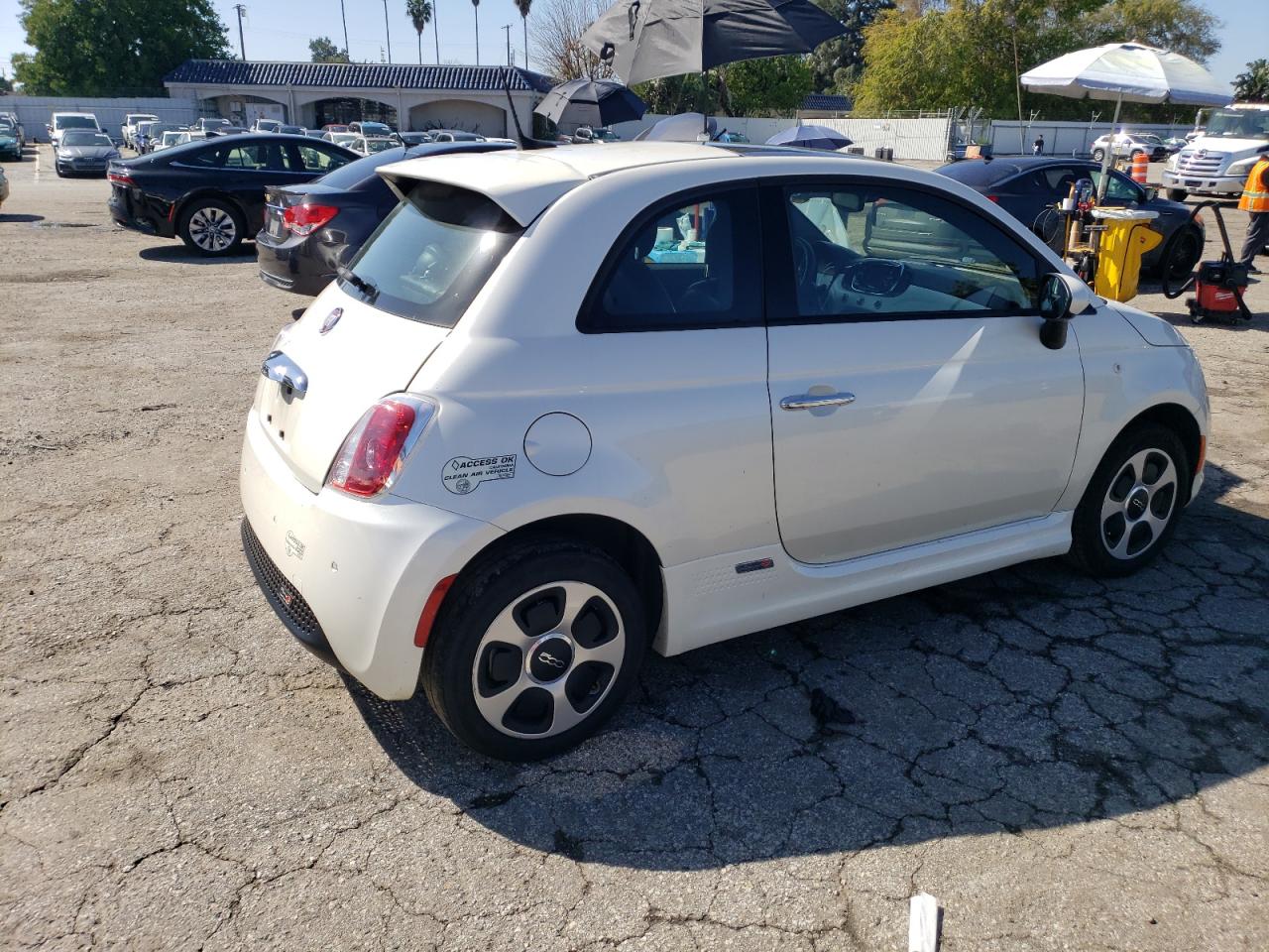 Photo 2 VIN: 3C3CFFGE2HT563344 - FIAT 500E 