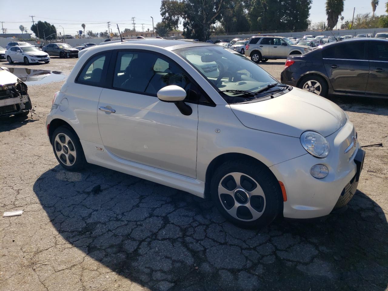 Photo 3 VIN: 3C3CFFGE2HT563344 - FIAT 500E 