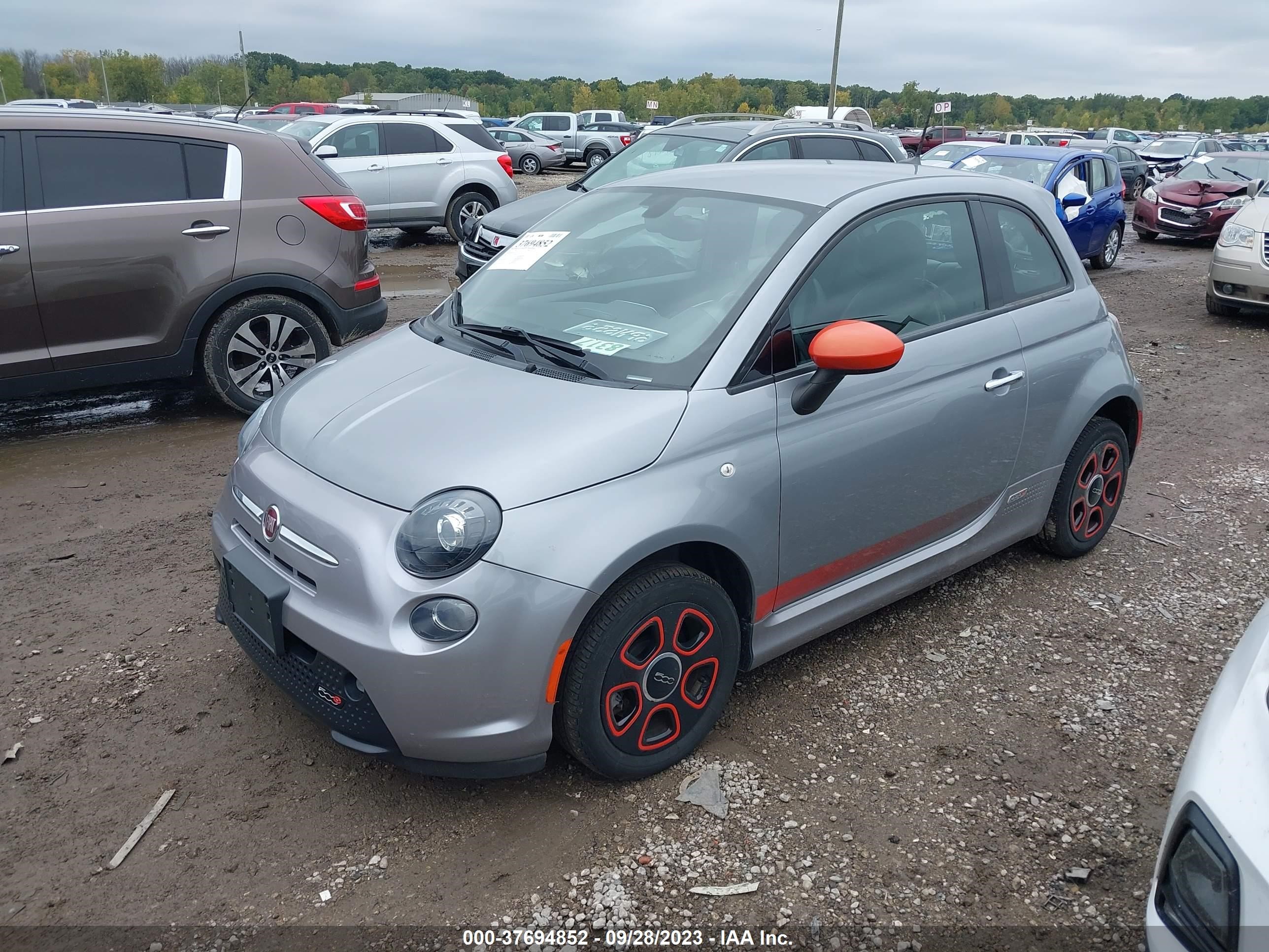 Photo 1 VIN: 3C3CFFGE3GT201571 - FIAT 500E 