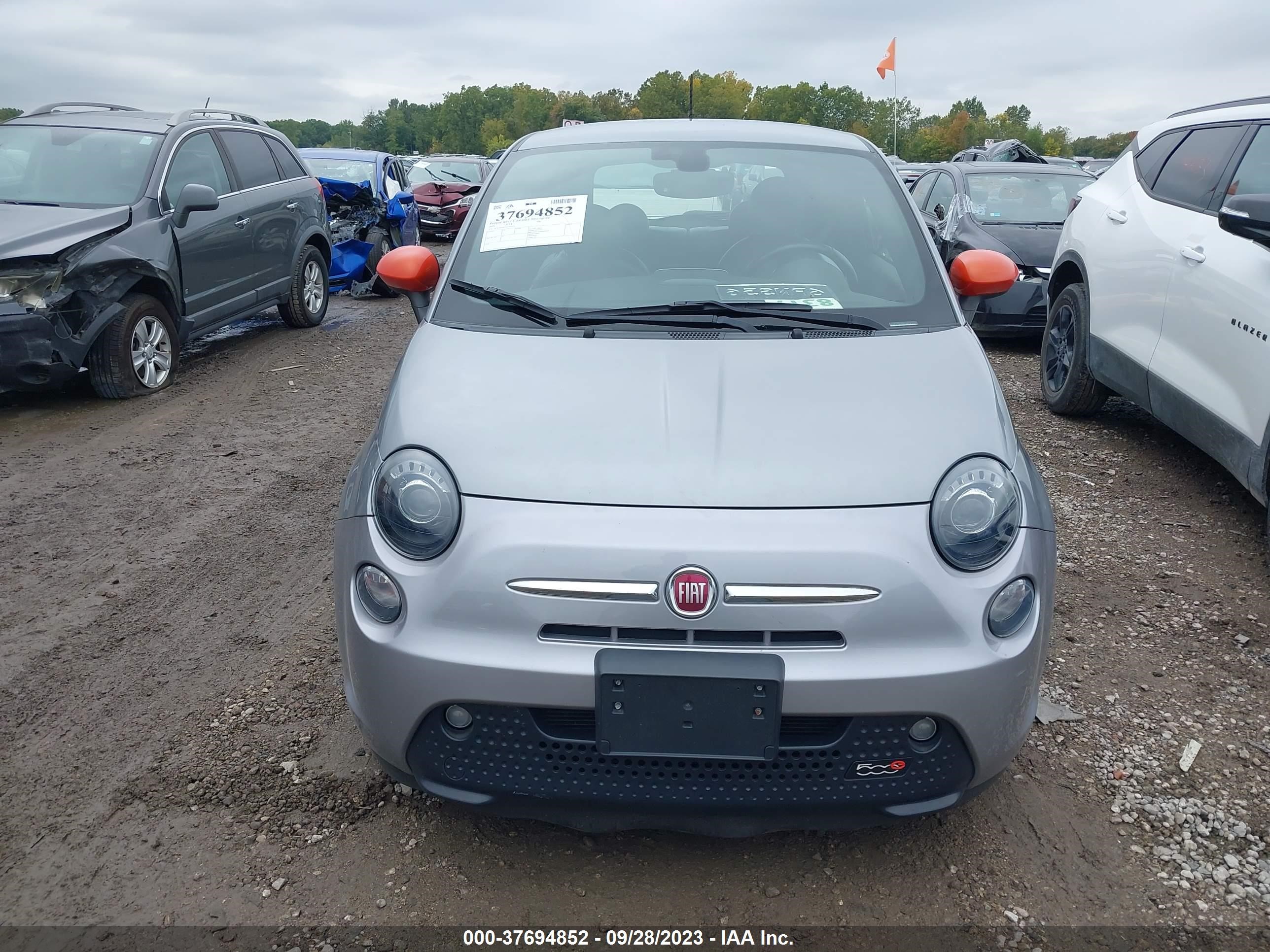 Photo 5 VIN: 3C3CFFGE3GT201571 - FIAT 500E 